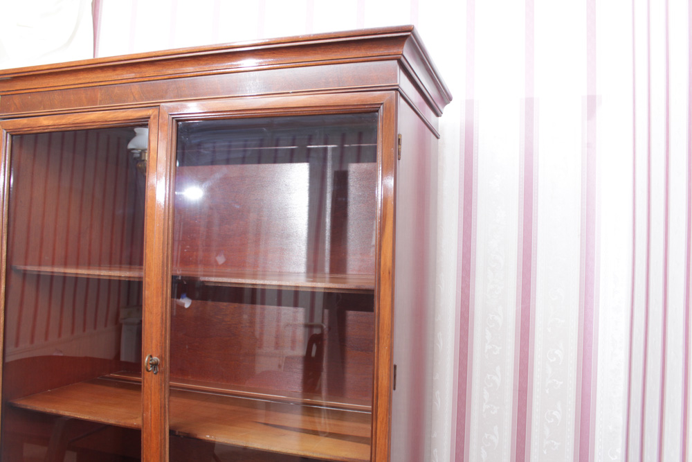 Vintage Hepplewhite Wooden China Cabinet