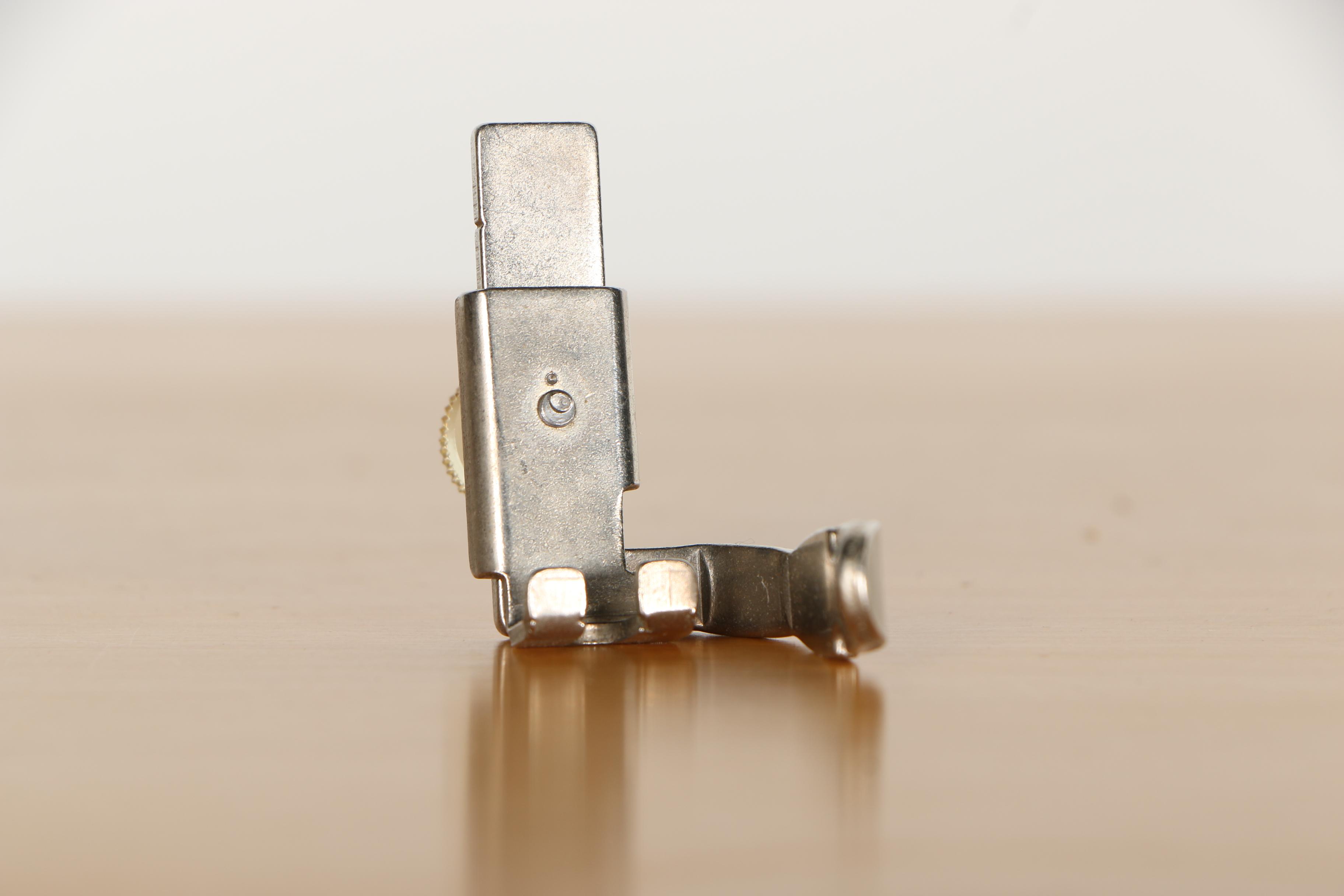 Vintage Singer Sewing Machine With Table