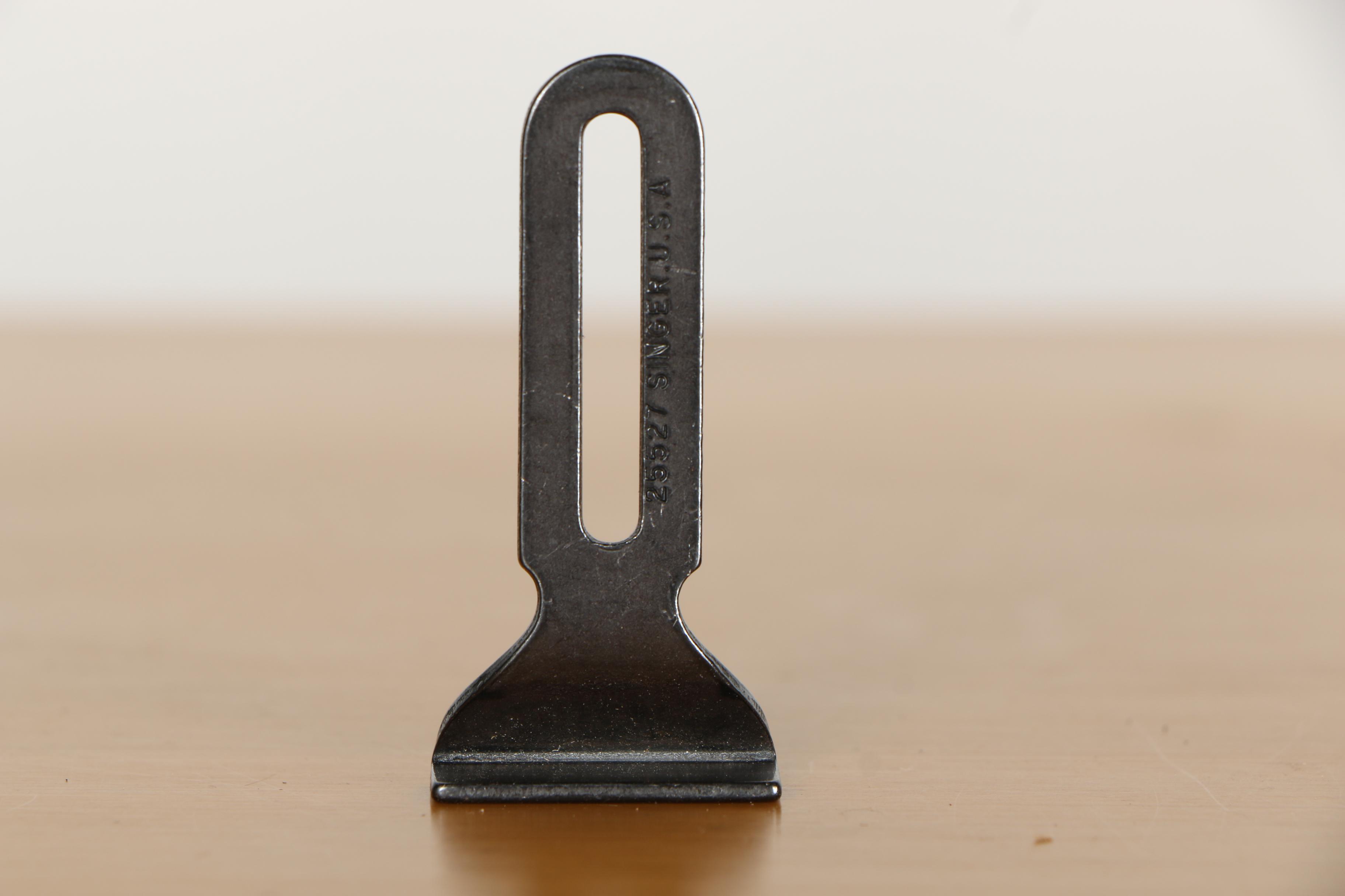 Vintage Singer Sewing Machine With Table