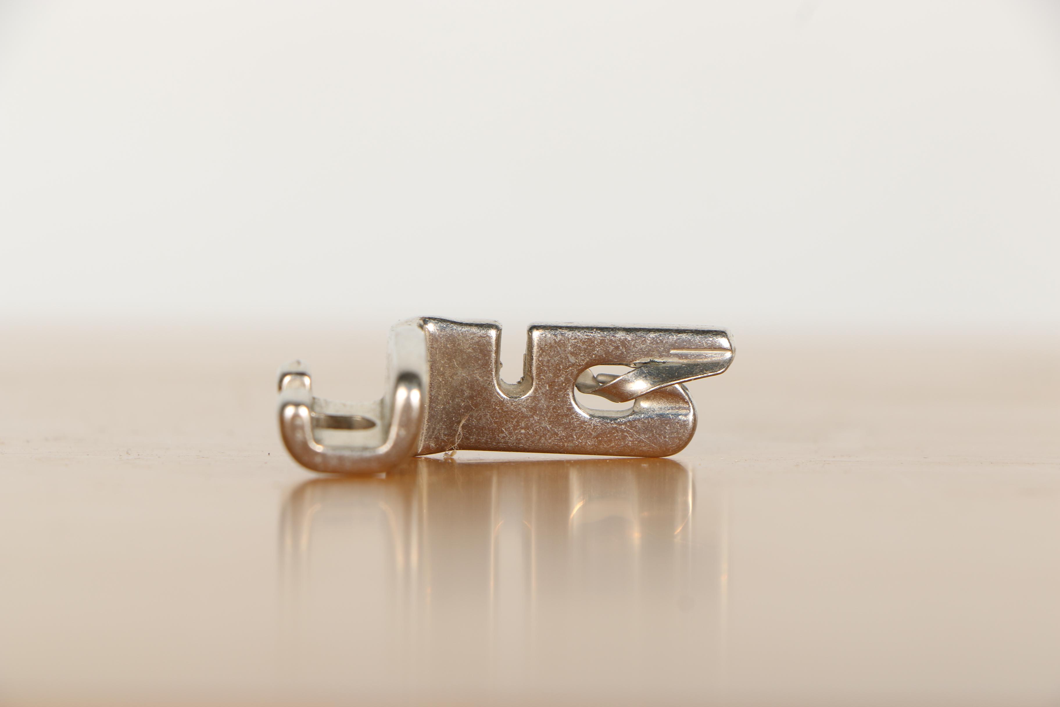 Vintage Singer Sewing Machine With Table