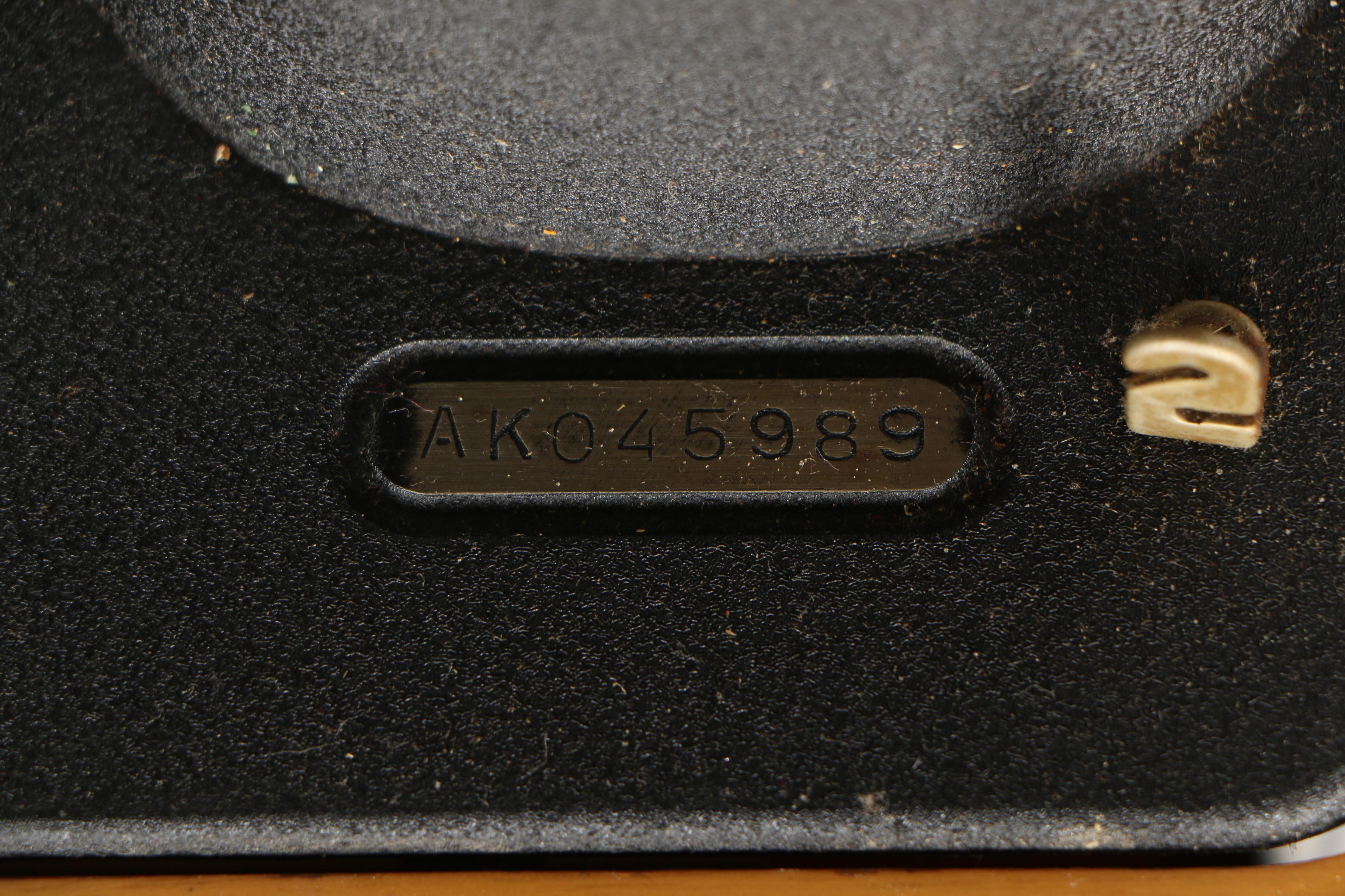 Vintage Singer Sewing Machine With Table