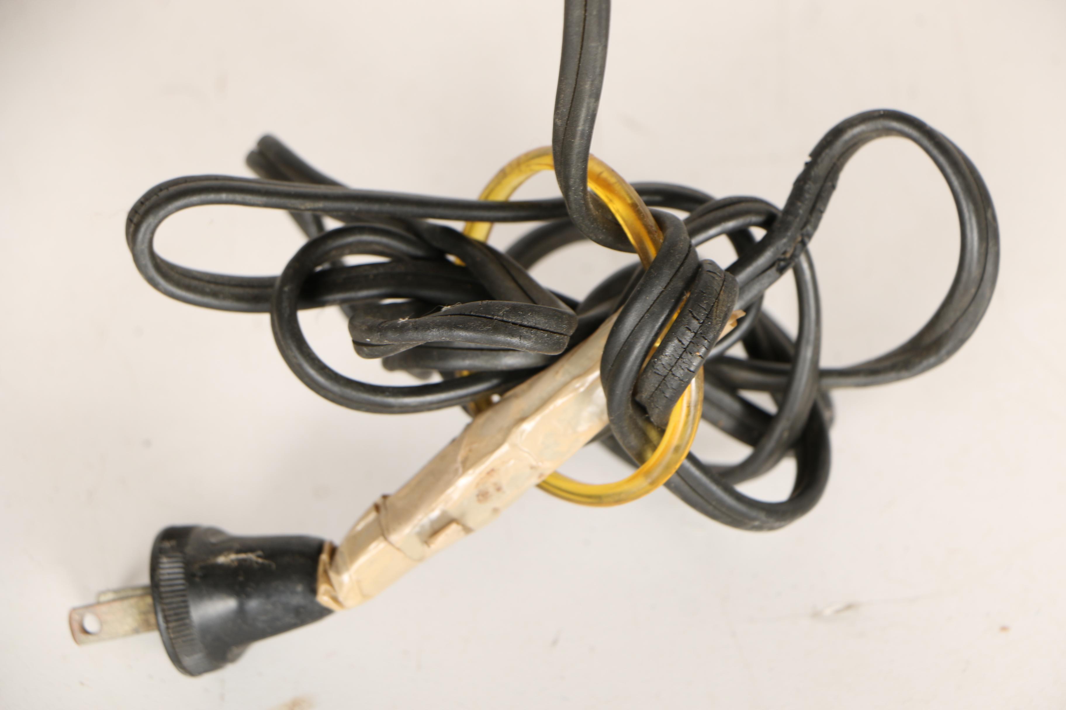 Vintage Singer Sewing Machine With Table