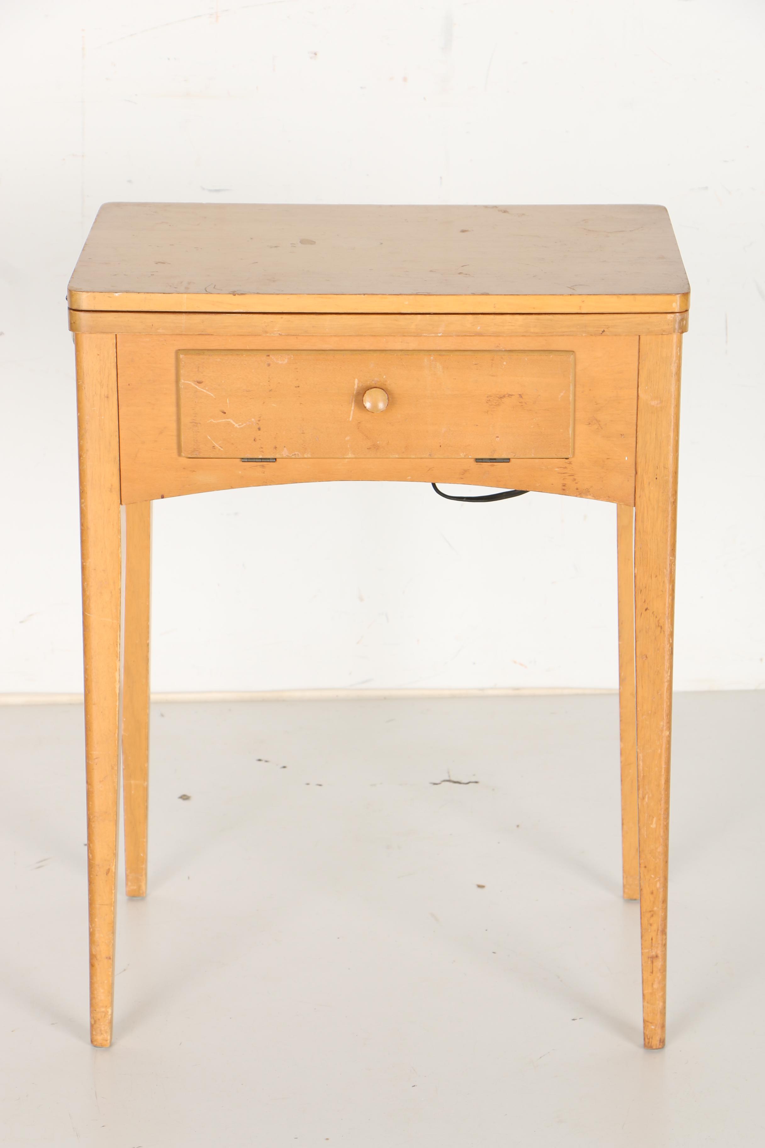 Vintage Singer Sewing Machine With Table