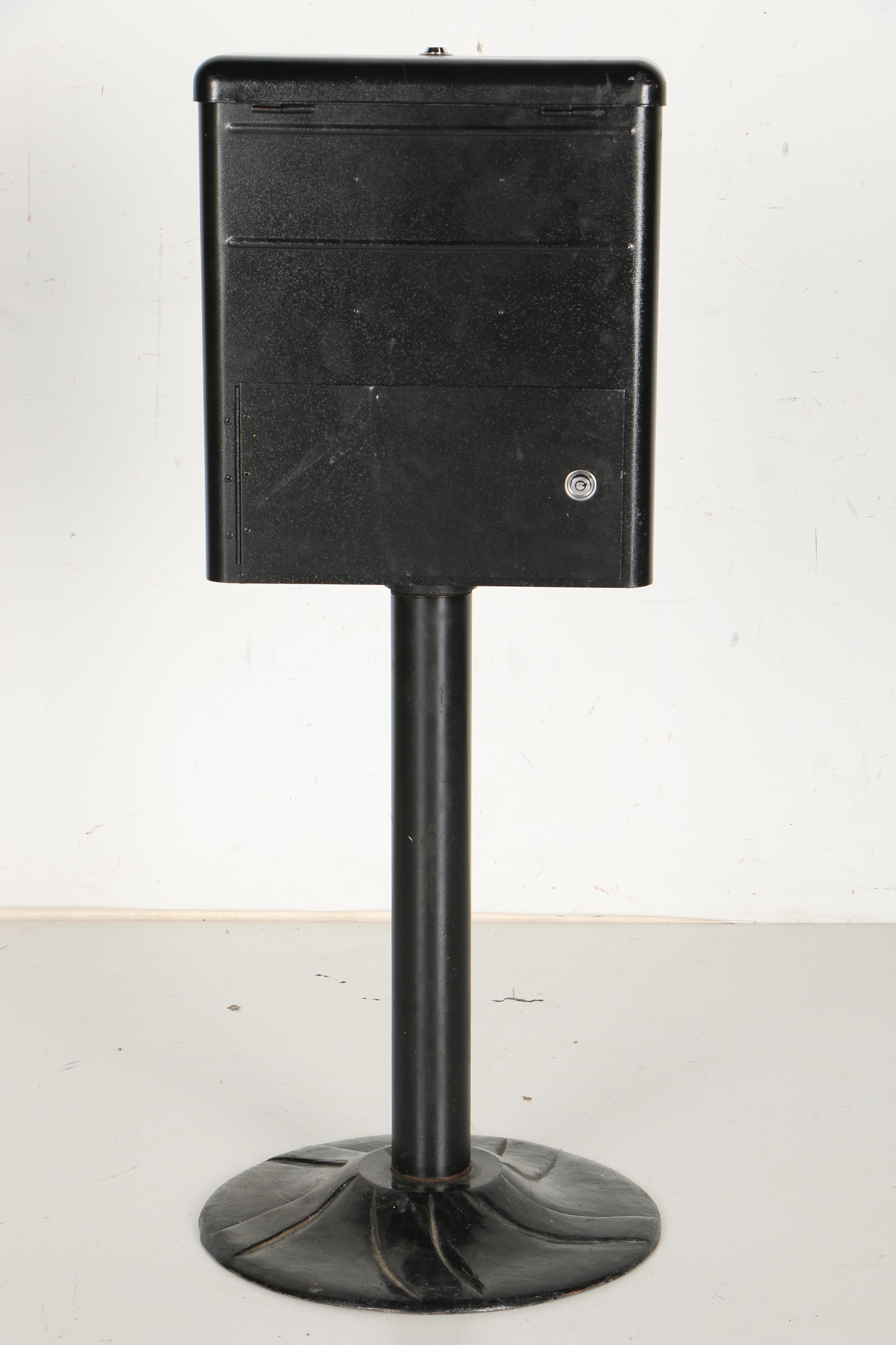 Triple Bay Coin Operated Candy Machine