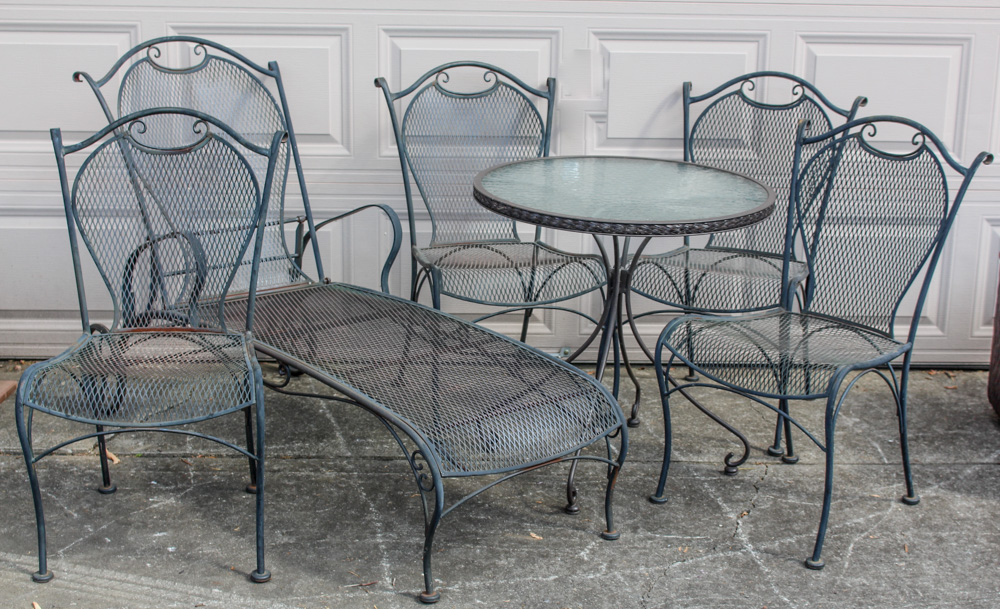 Set of Wrought Iron Chairs with Side Table