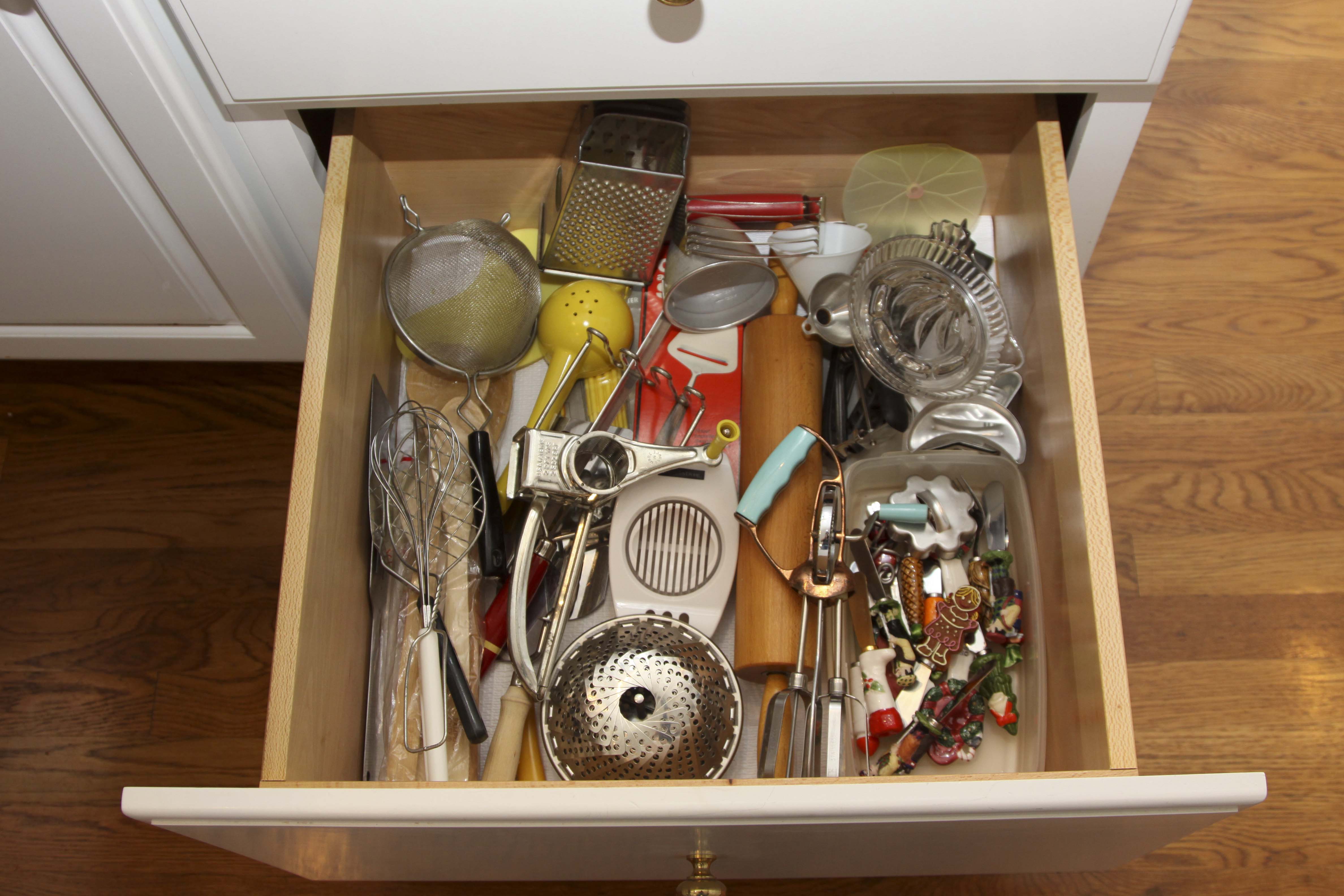 Assorted Kitchen Utensils Including Vintage