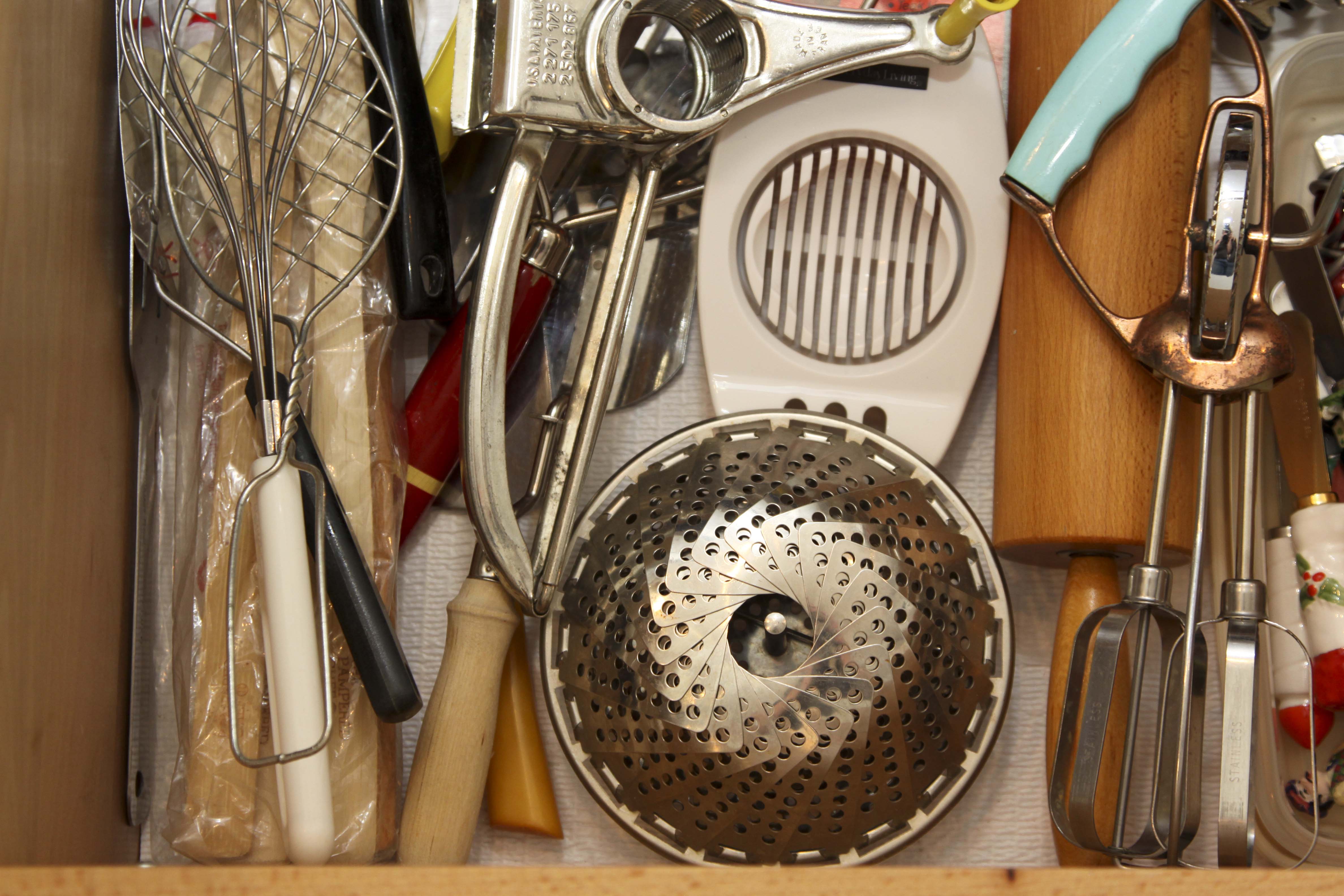 Assorted Kitchen Utensils Including Vintage