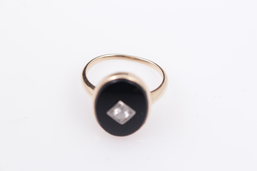 Edwardian 14K Yellow Gold Onyx and Diamond  Ring