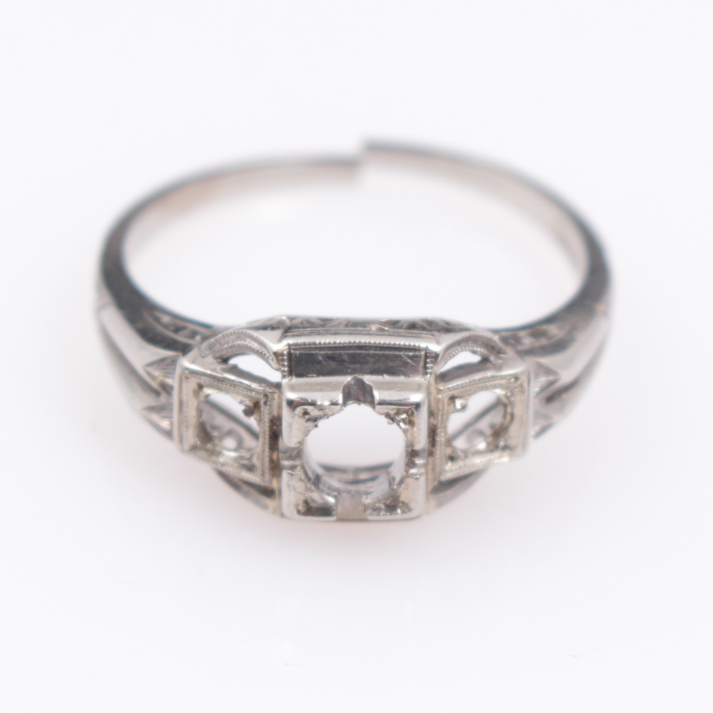 18K White Gold Ring With Open Mount
