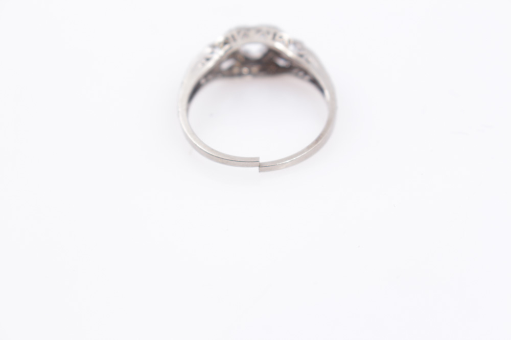 18K White Gold Ring With Open Mount