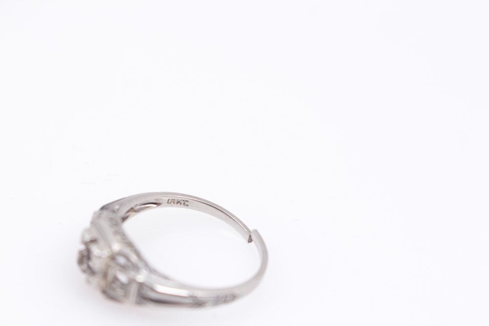 18K White Gold Ring With Open Mount