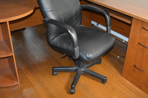 Sauder Computer Desk With Left Peninsula and Desk Chair