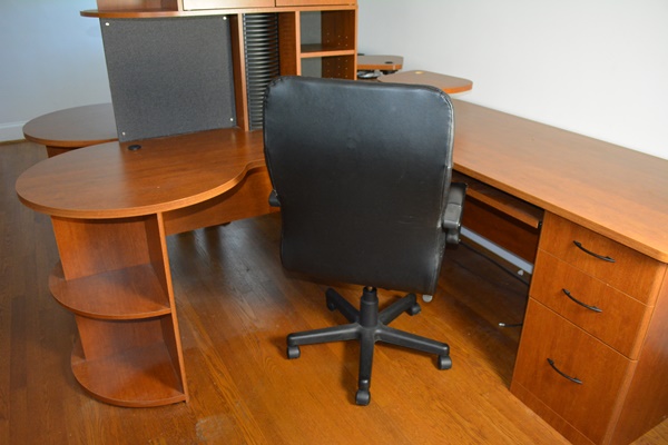 Sauder Computer Desk With Left Peninsula and Desk Chair
