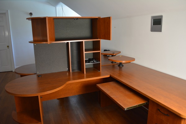 Sauder Computer Desk With Right Peninsula and Desk Chair