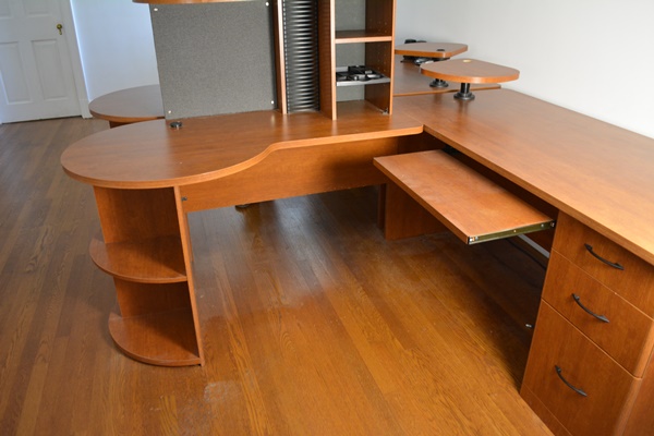 Sauder Computer Desk With Right Peninsula and Desk Chair