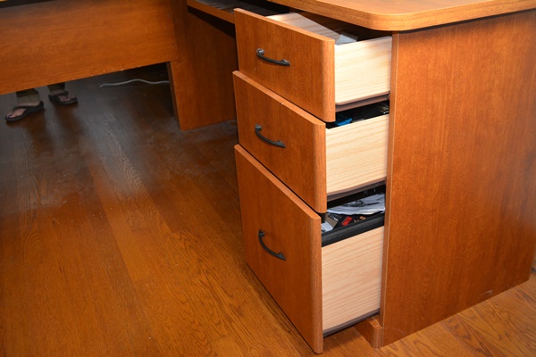 Sauder Computer Desk With Right Peninsula and Desk Chair