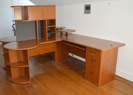Sauder Computer Desk With Right Peninsula and Desk Chair