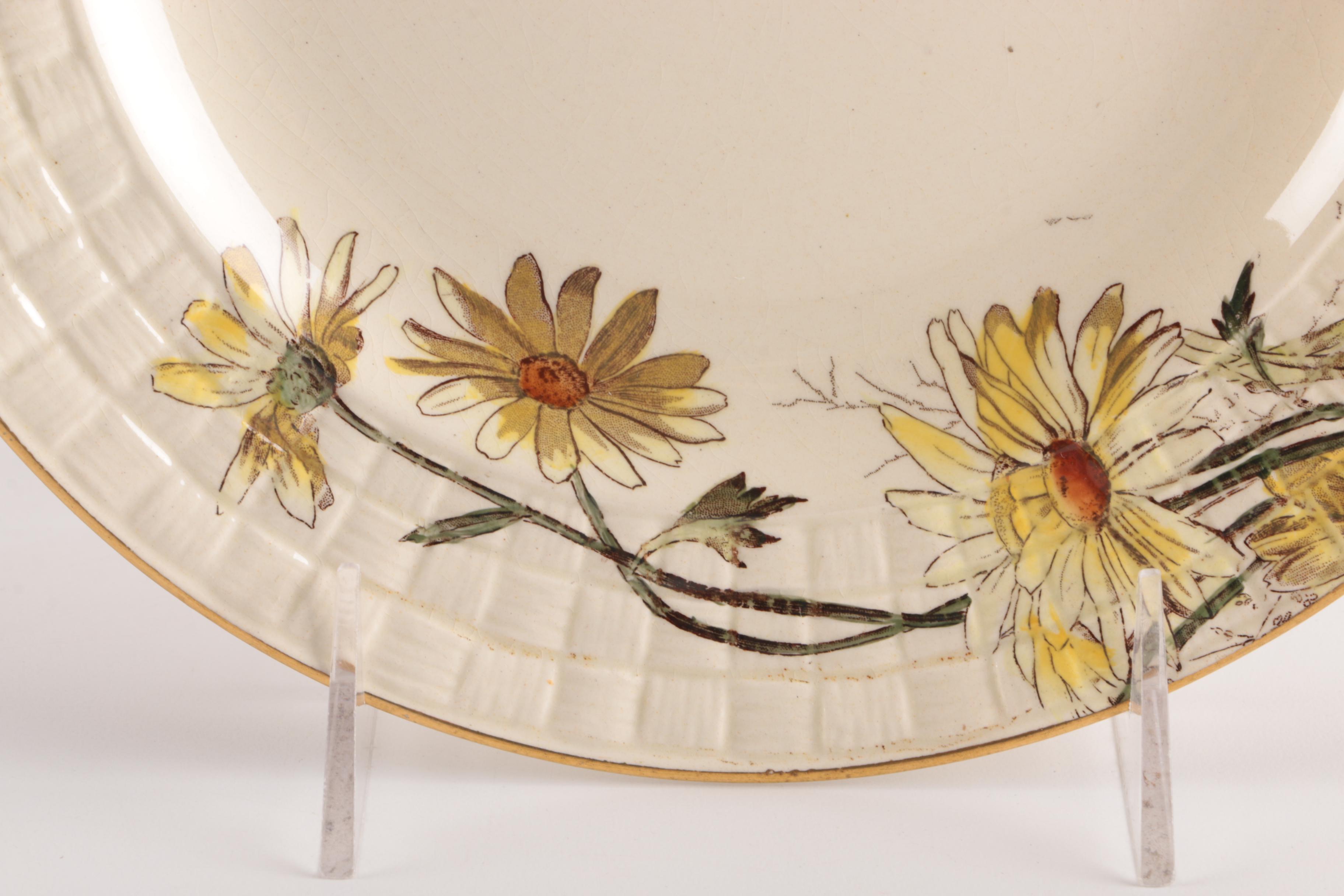 George Jones & Son Daisy With Bee Plates