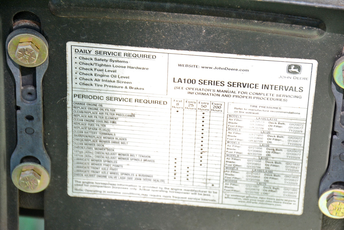 John Deere LA 105 Riding Lawn Mower