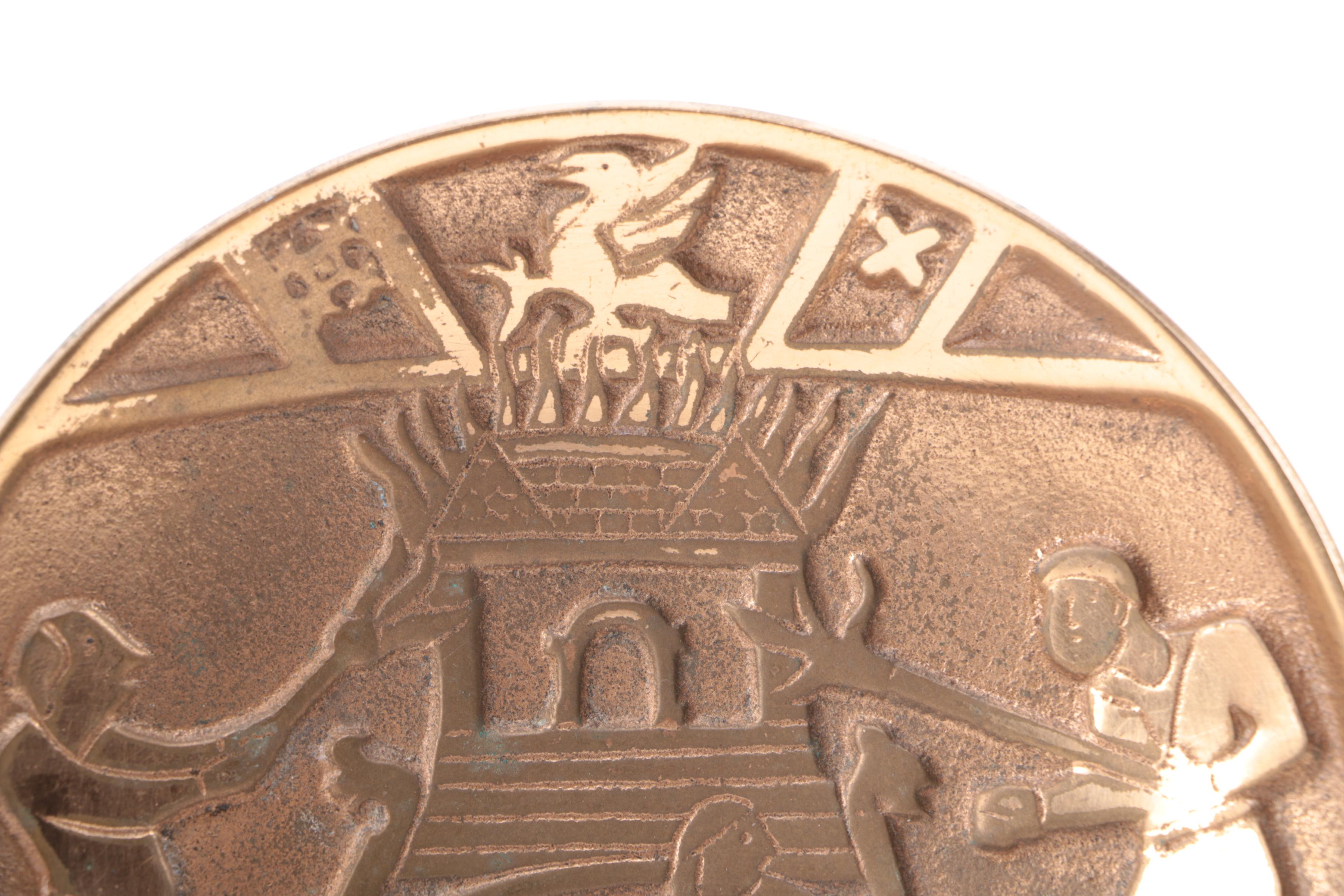 Decorative Arts With Glassware