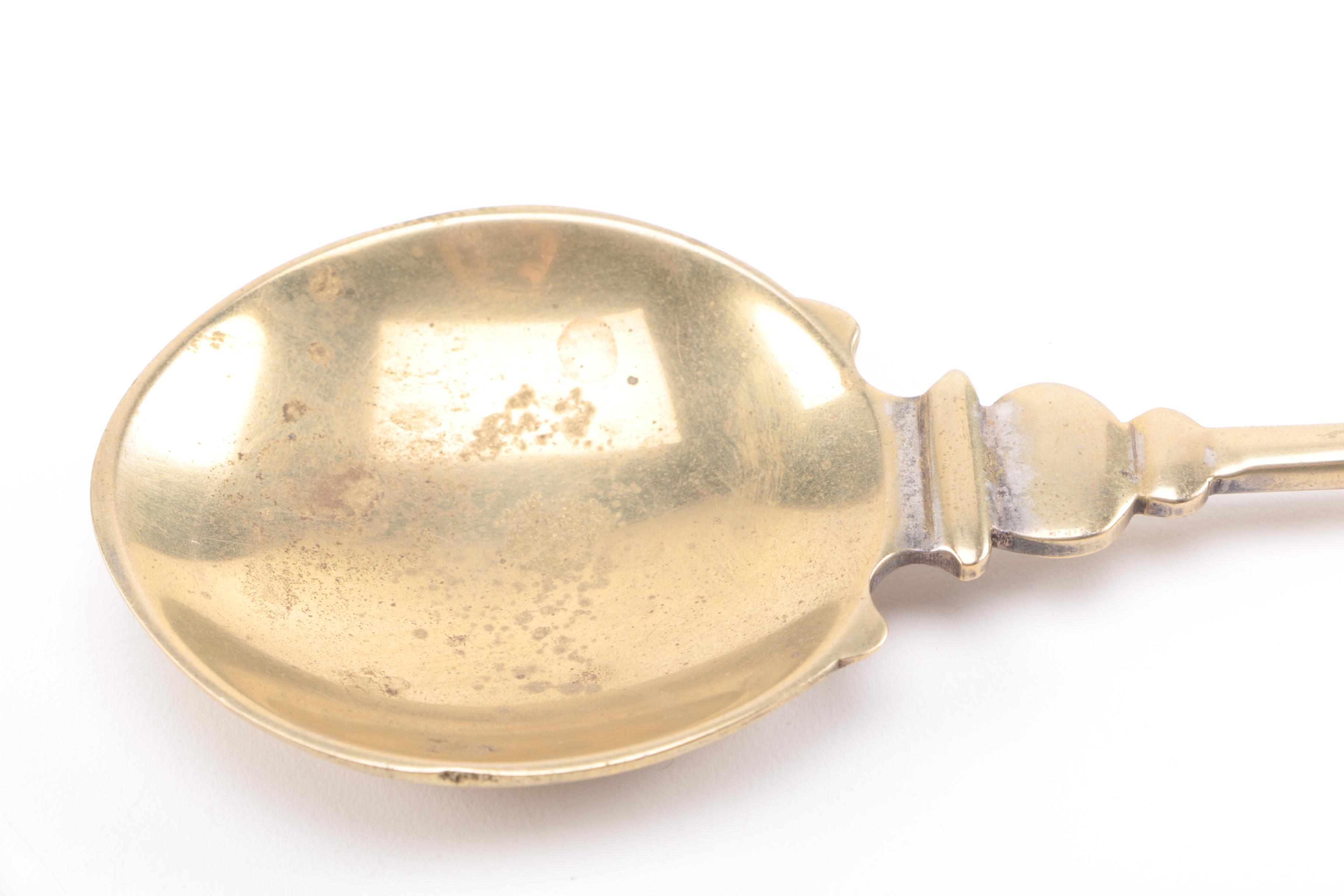 Decorative Arts With Glassware