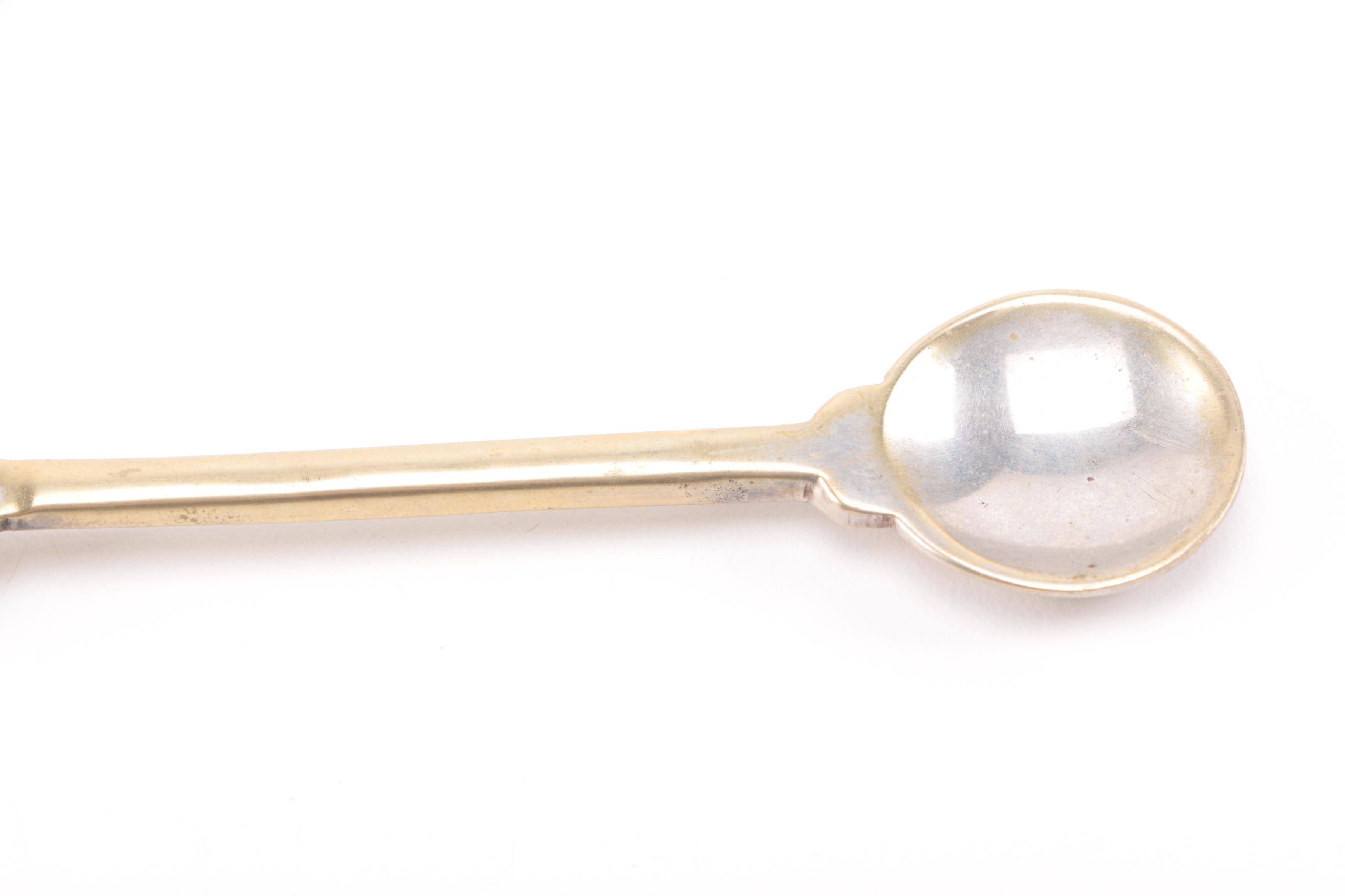 Decorative Arts With Glassware