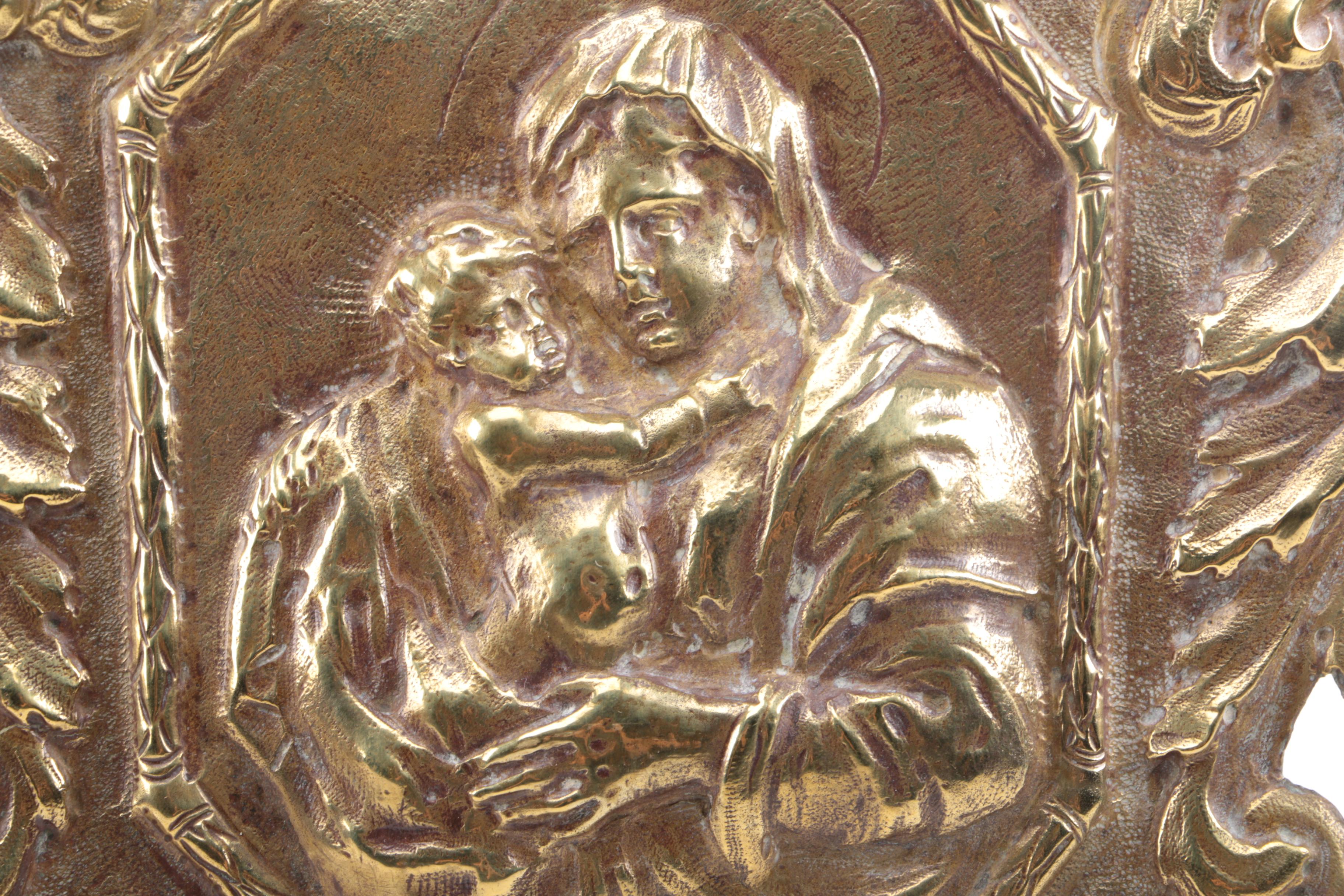 Decorative Arts With Glassware