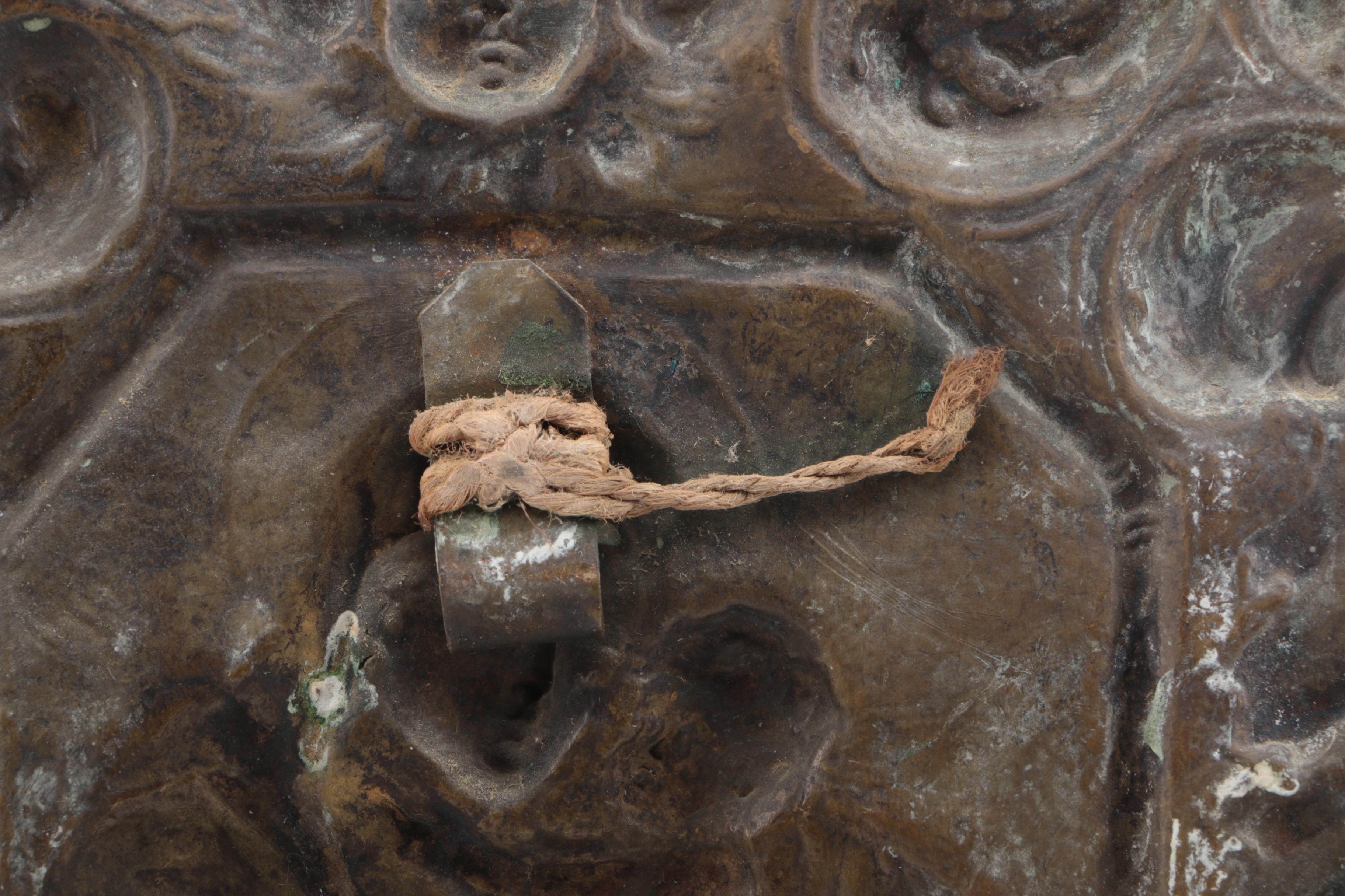 Decorative Arts With Glassware