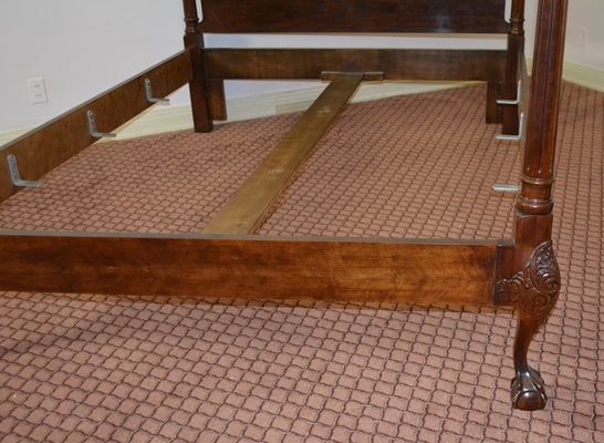 Henredon Four Poster Mahogany Queen Size Bed