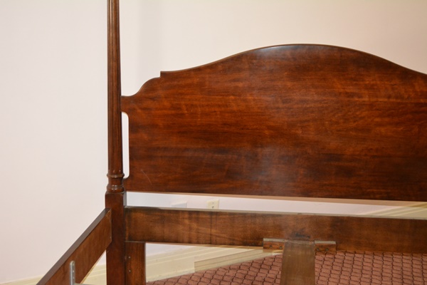 Henredon Four Poster Mahogany Queen Size Bed