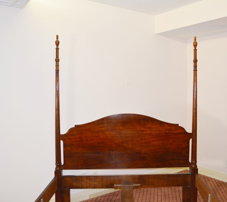 Henredon Four Poster Mahogany Queen Size Bed