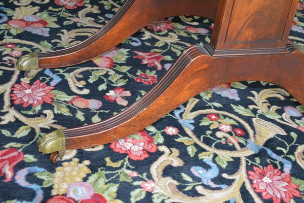 Vintage Duncan Phyfe Style Dining Room Table