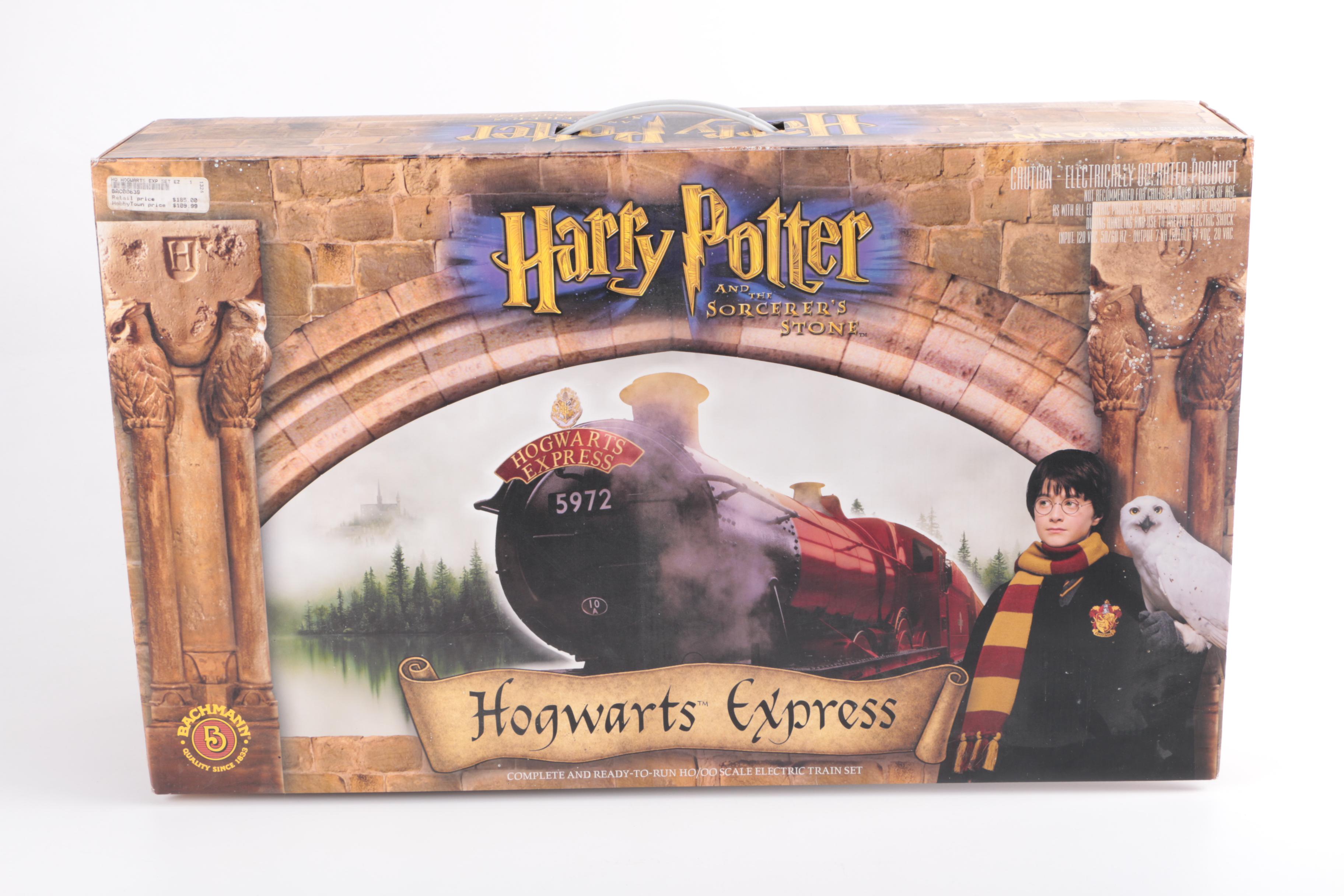 "Harry Potter" Department 56 Décor and Bachmann Train Set