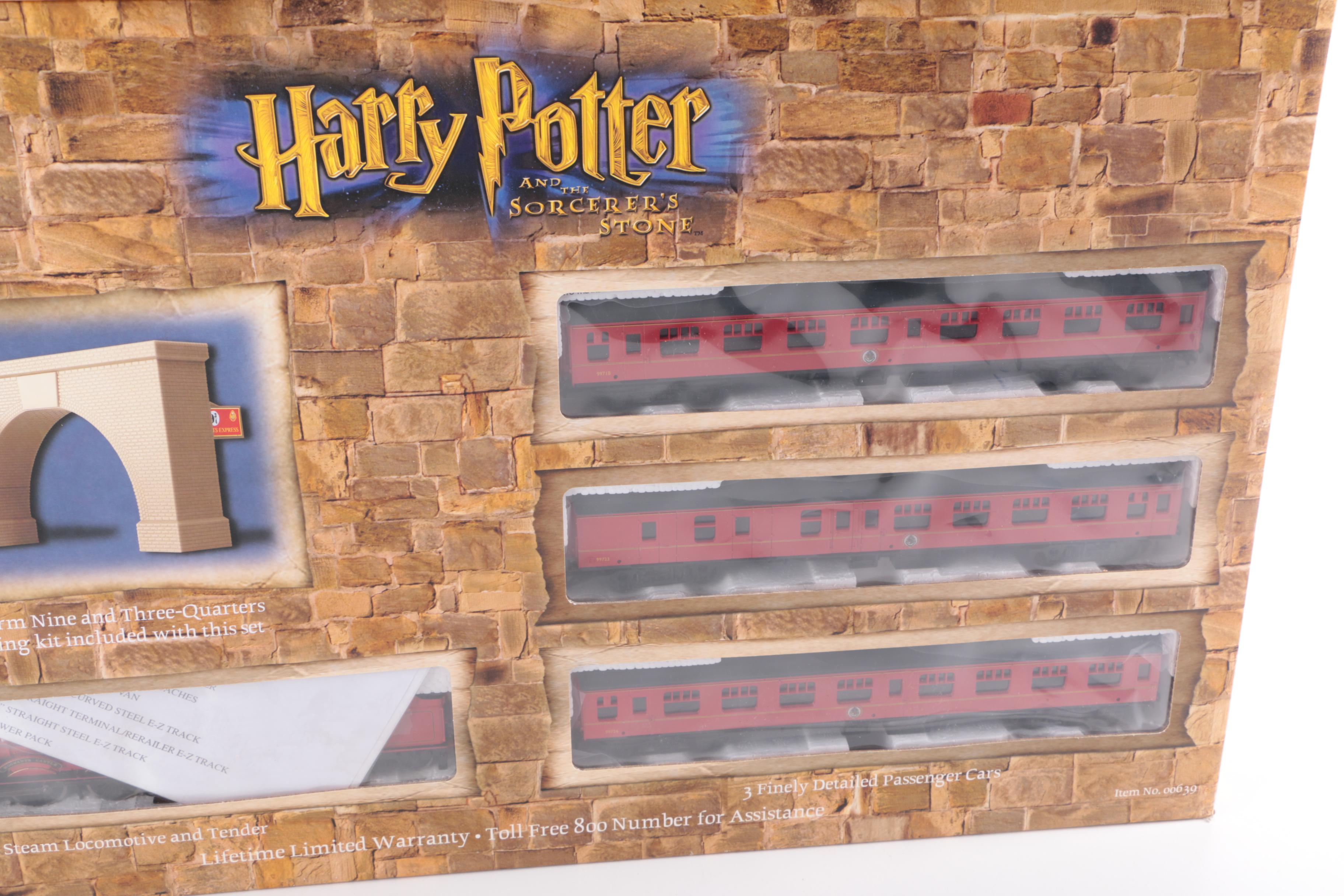 "Harry Potter" Department 56 Décor and Bachmann Train Set