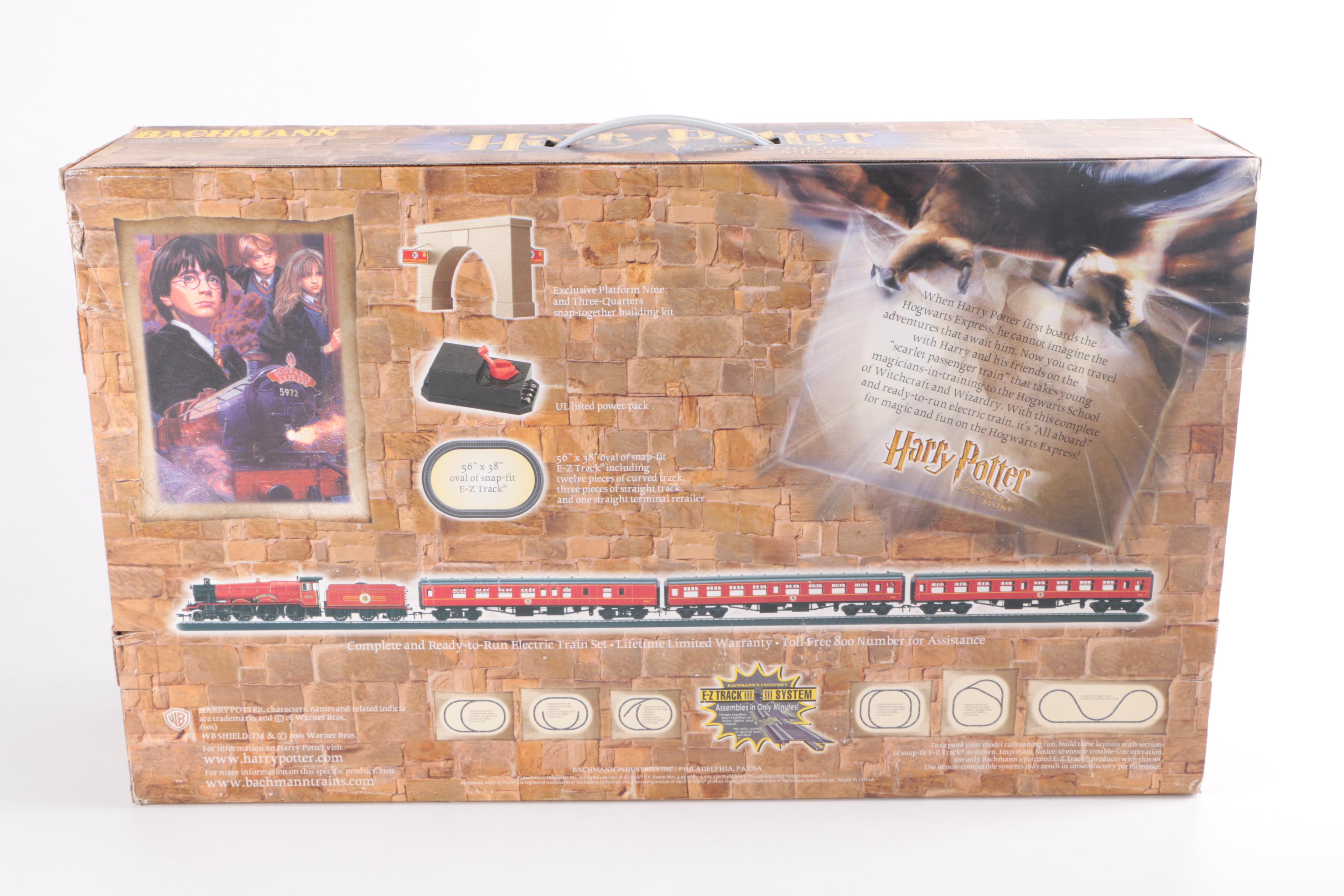 "Harry Potter" Department 56 Décor and Bachmann Train Set