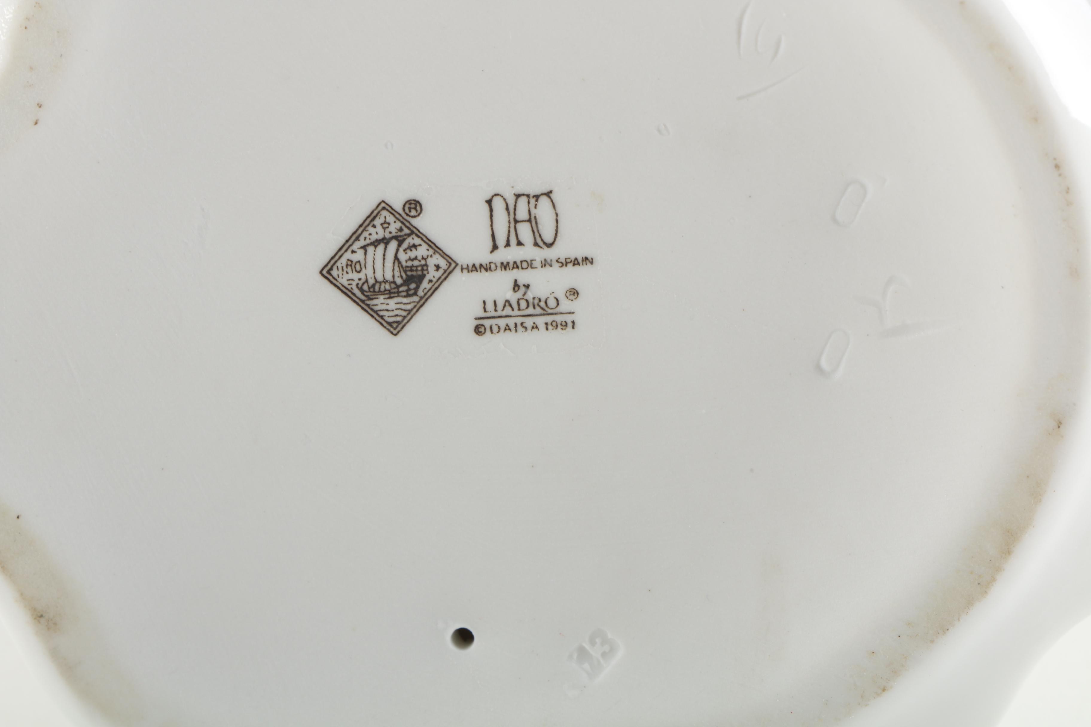 Lladró Nao "Girl Praying" Figurine