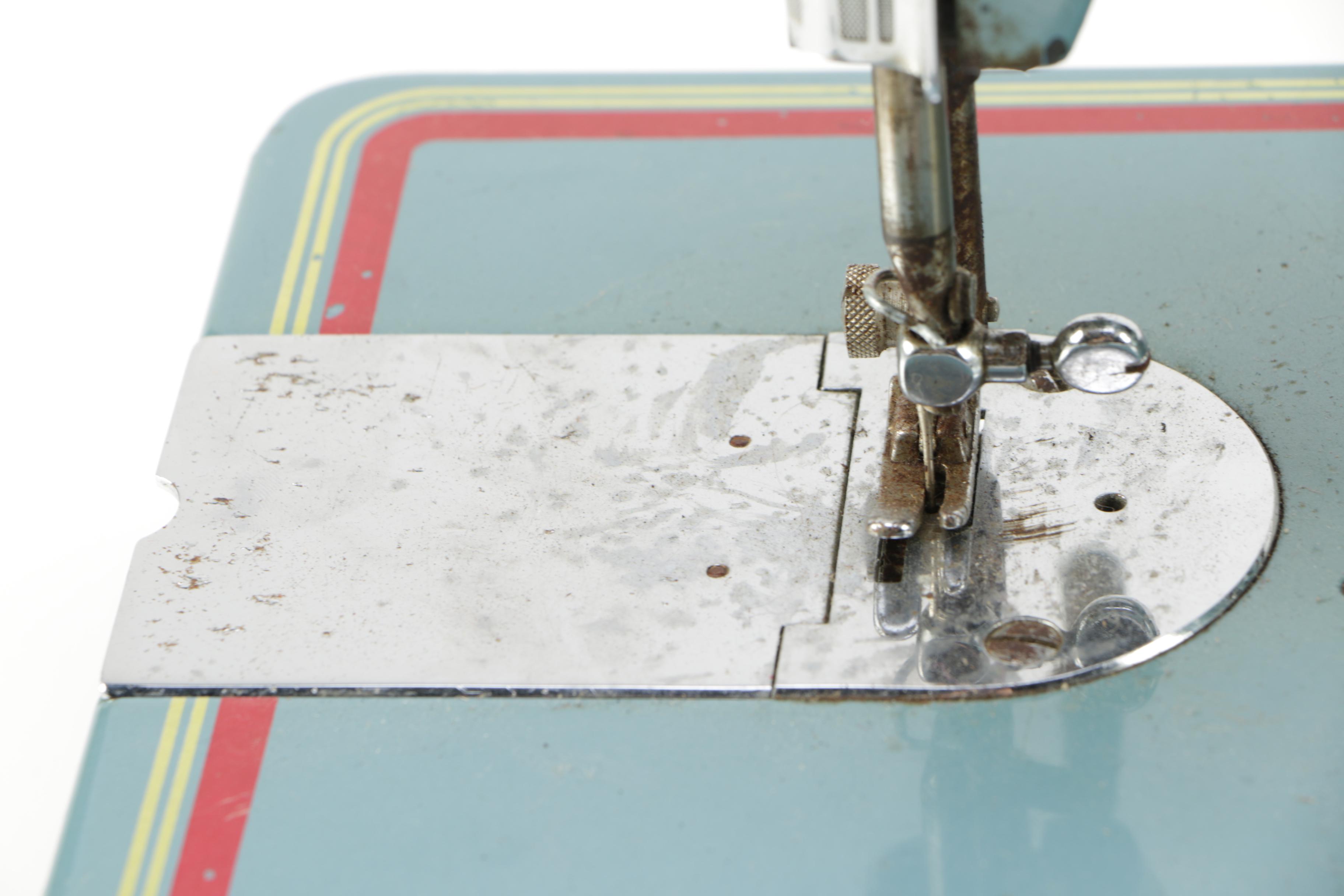 Remington Deluxe Vintage Electric Sewing Machine