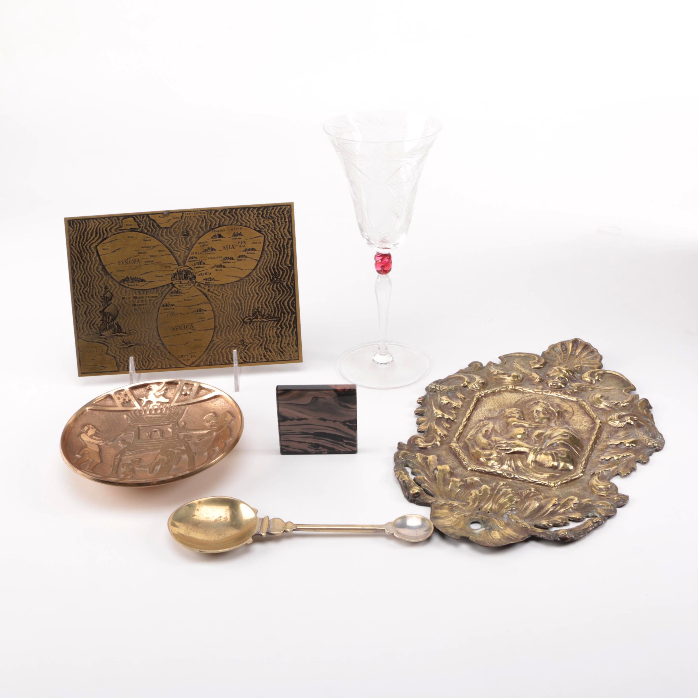 Decorative Arts With Glassware