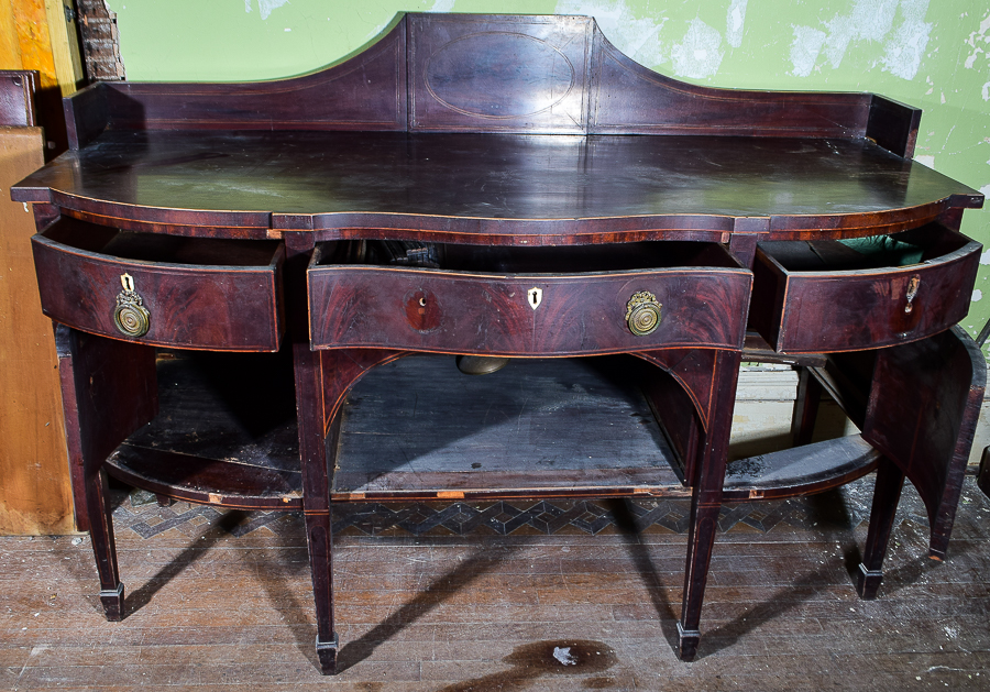 Federal Style Flame Mahogany Serpentine Front Sideboard