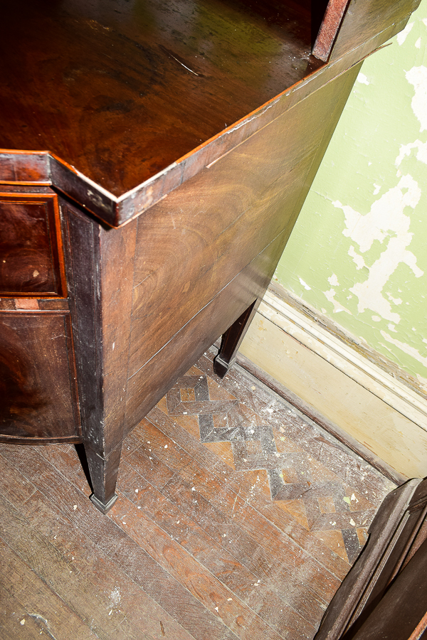 Federal Style Flame Mahogany Serpentine Front Sideboard