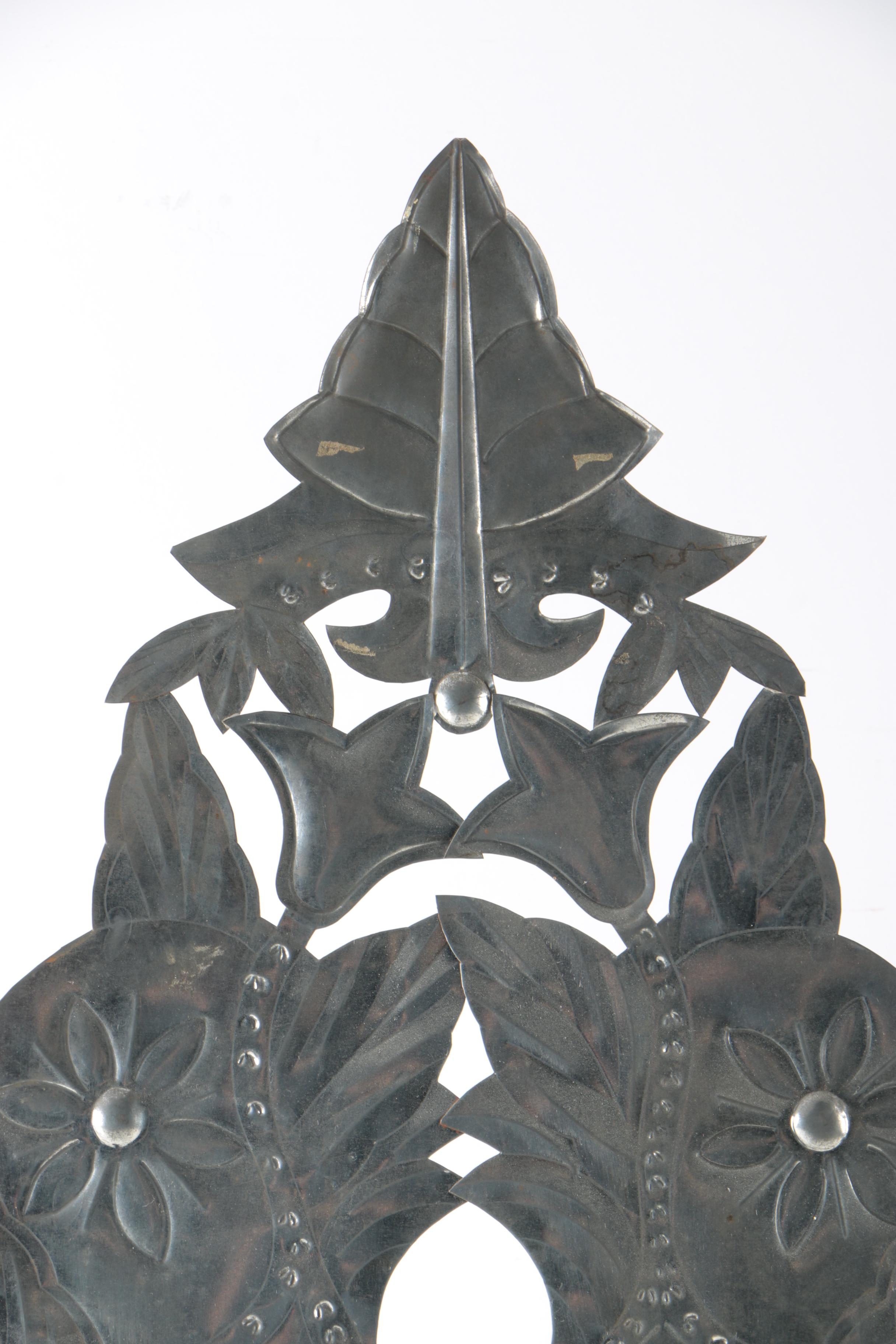 Metal Silhouetted Floral Urn Décor