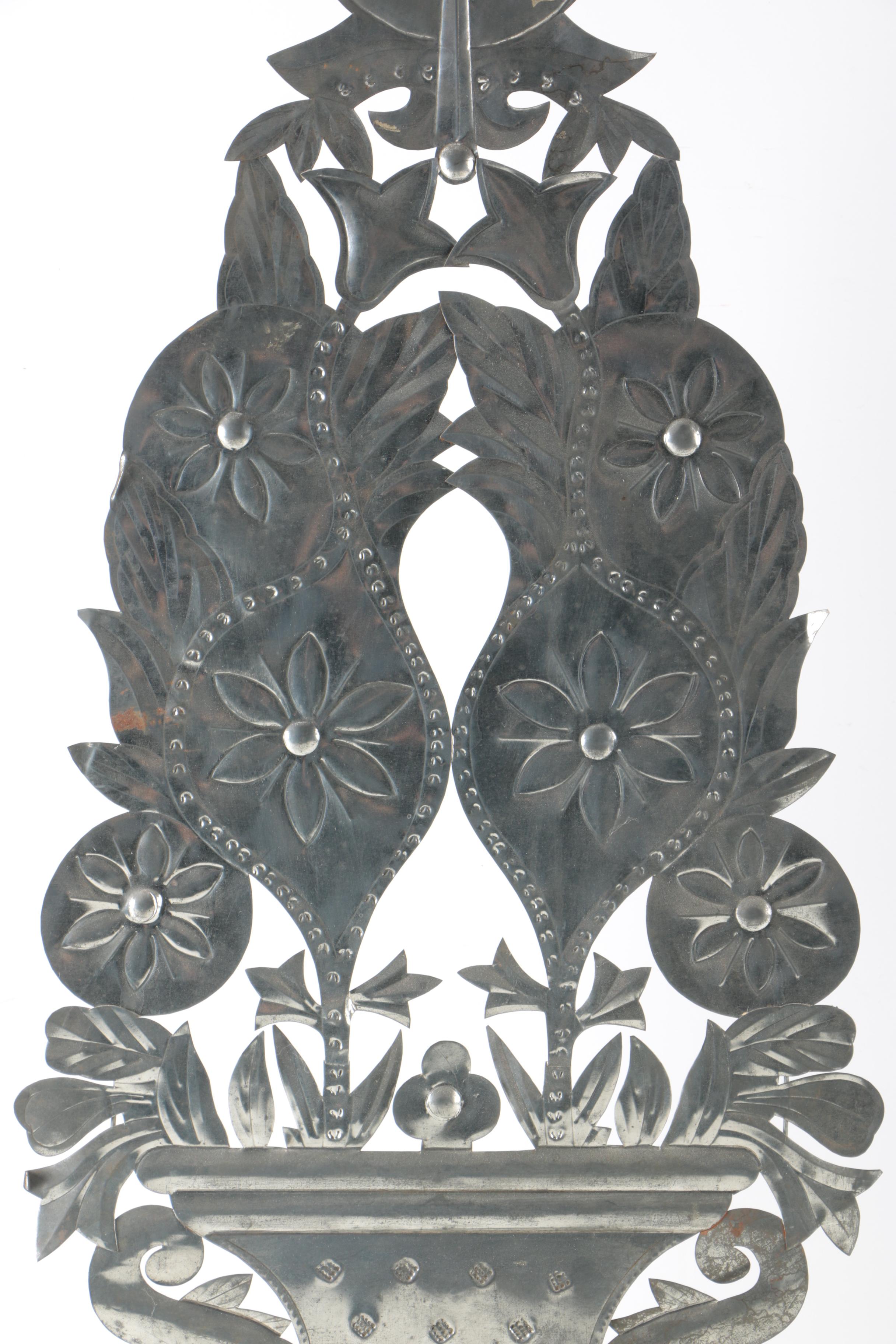 Metal Silhouetted Floral Urn Décor