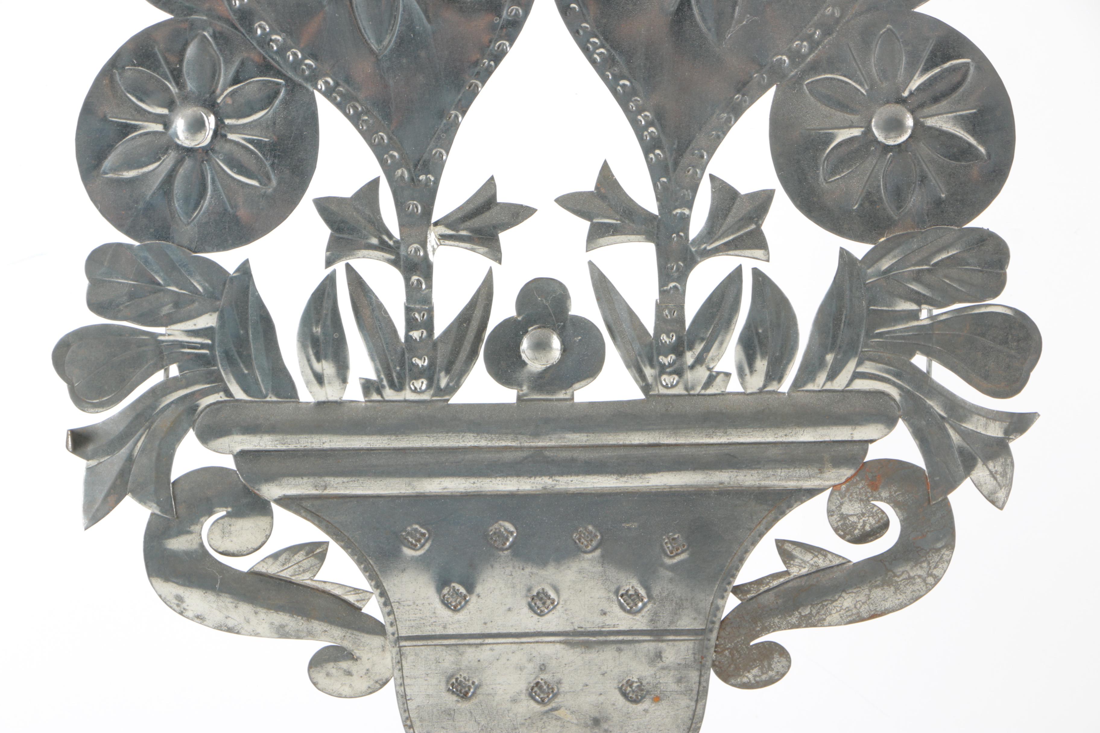 Metal Silhouetted Floral Urn Décor