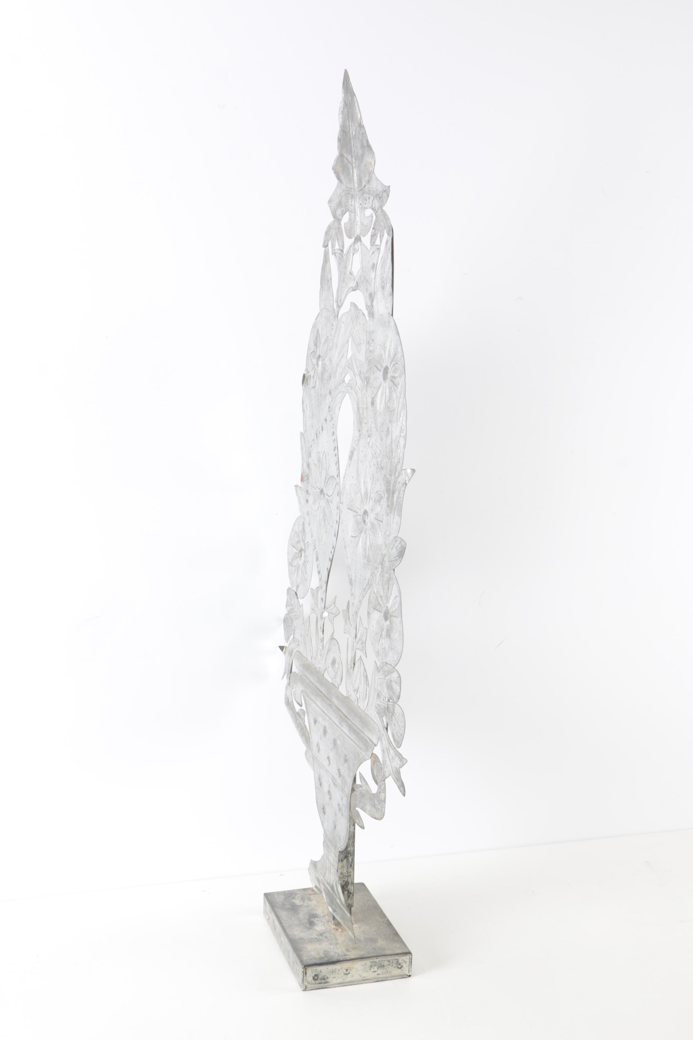 Metal Silhouetted Floral Urn Décor