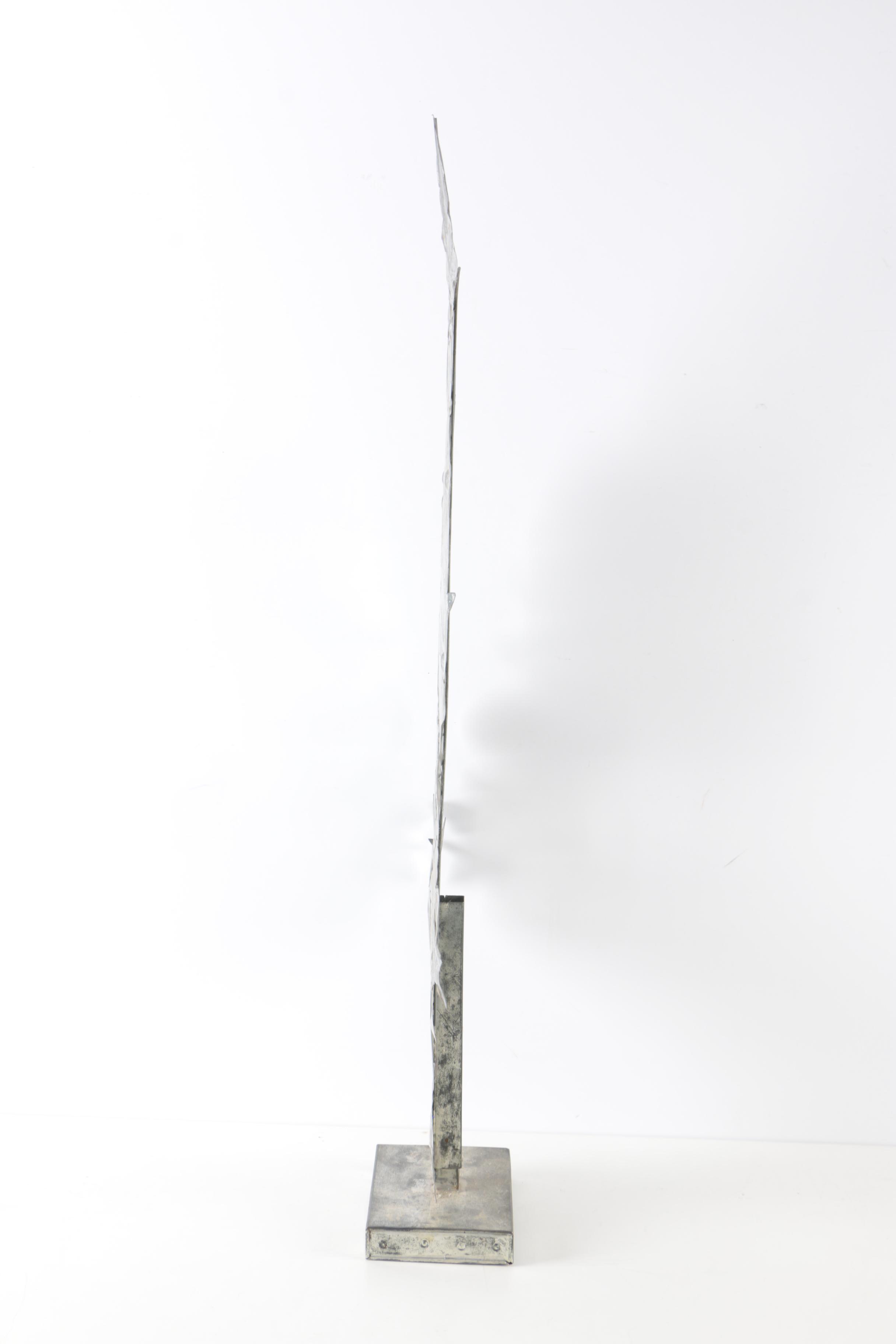 Metal Silhouetted Floral Urn Décor