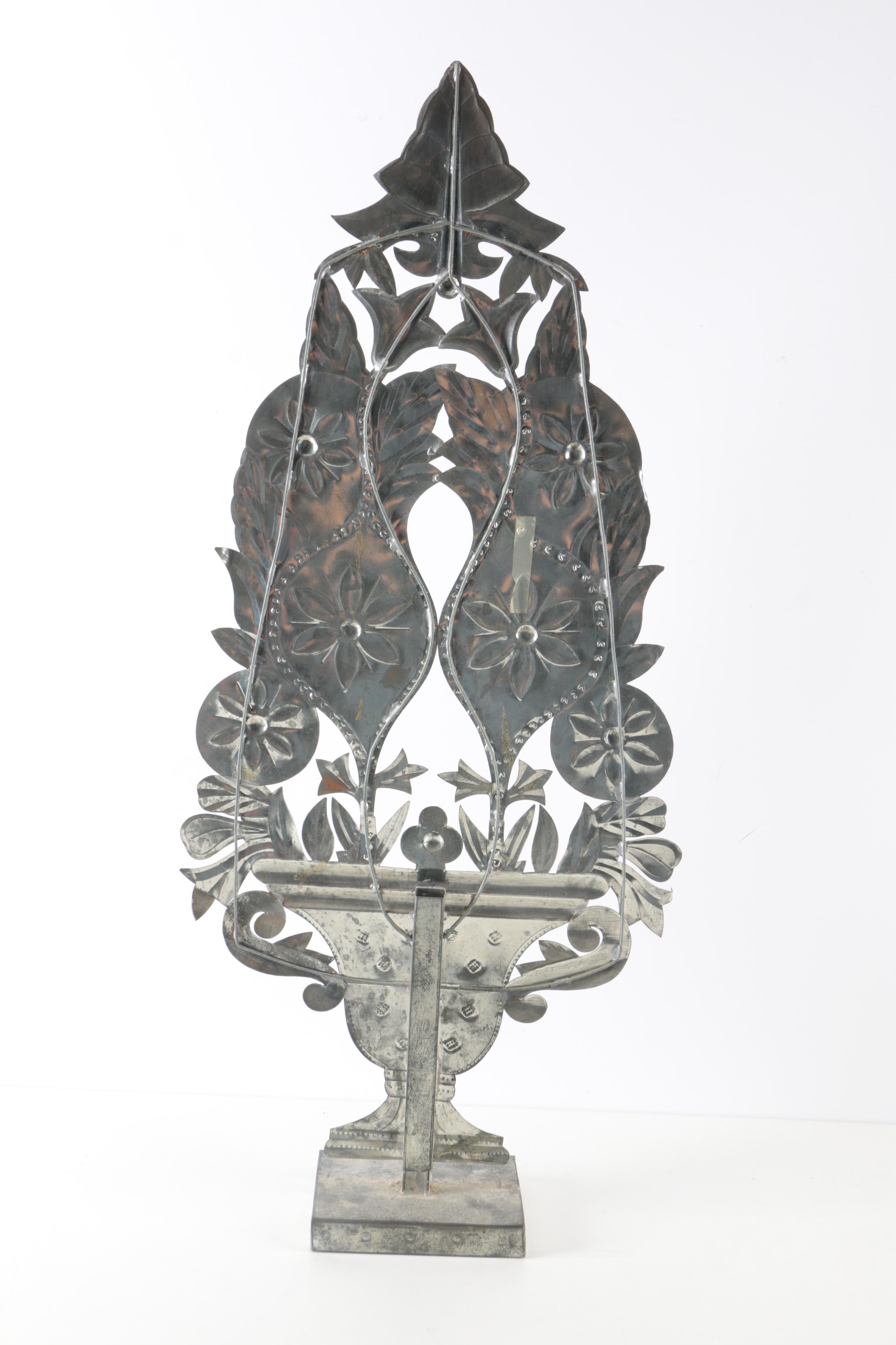 Metal Silhouetted Floral Urn Décor