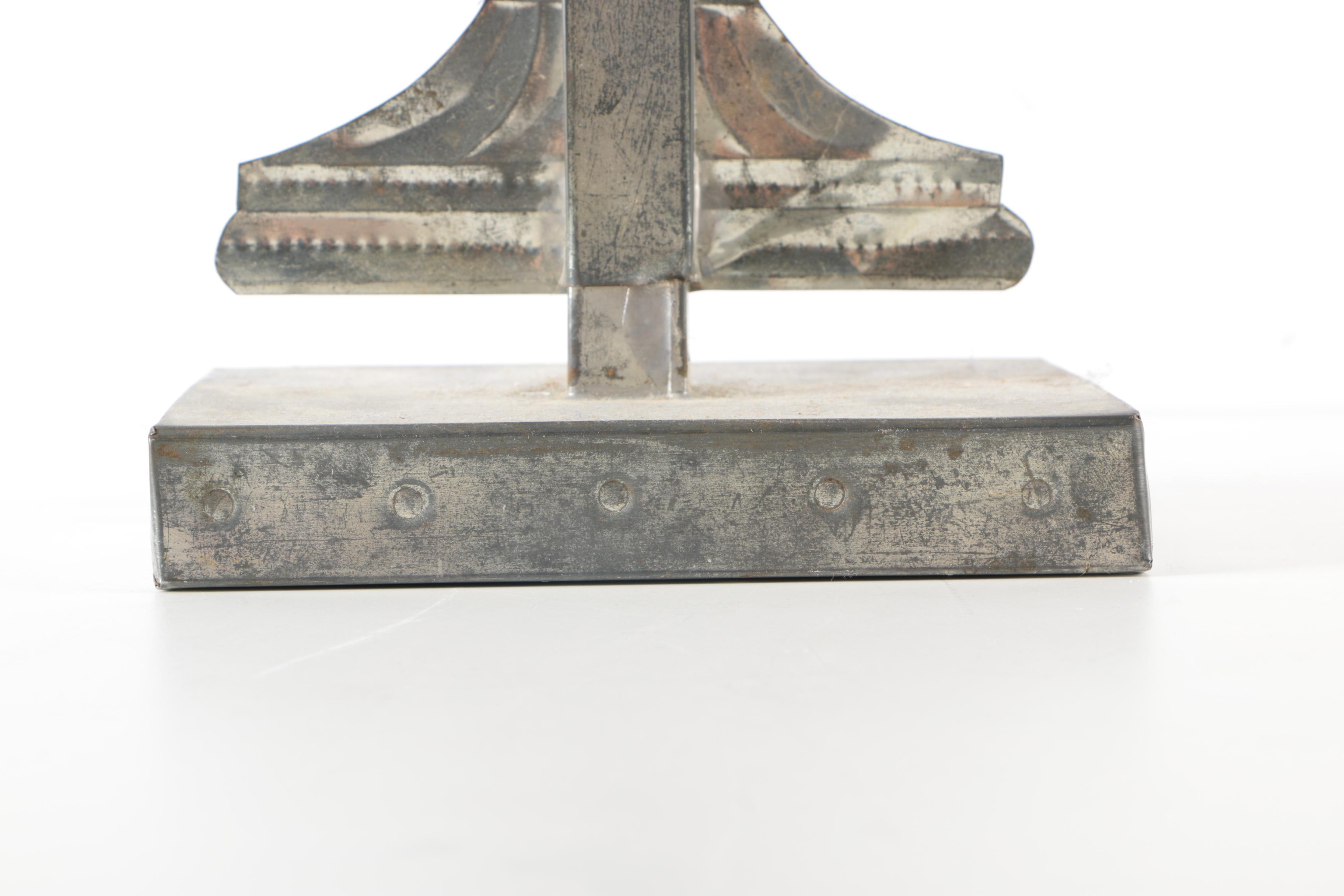 Metal Silhouetted Floral Urn Décor