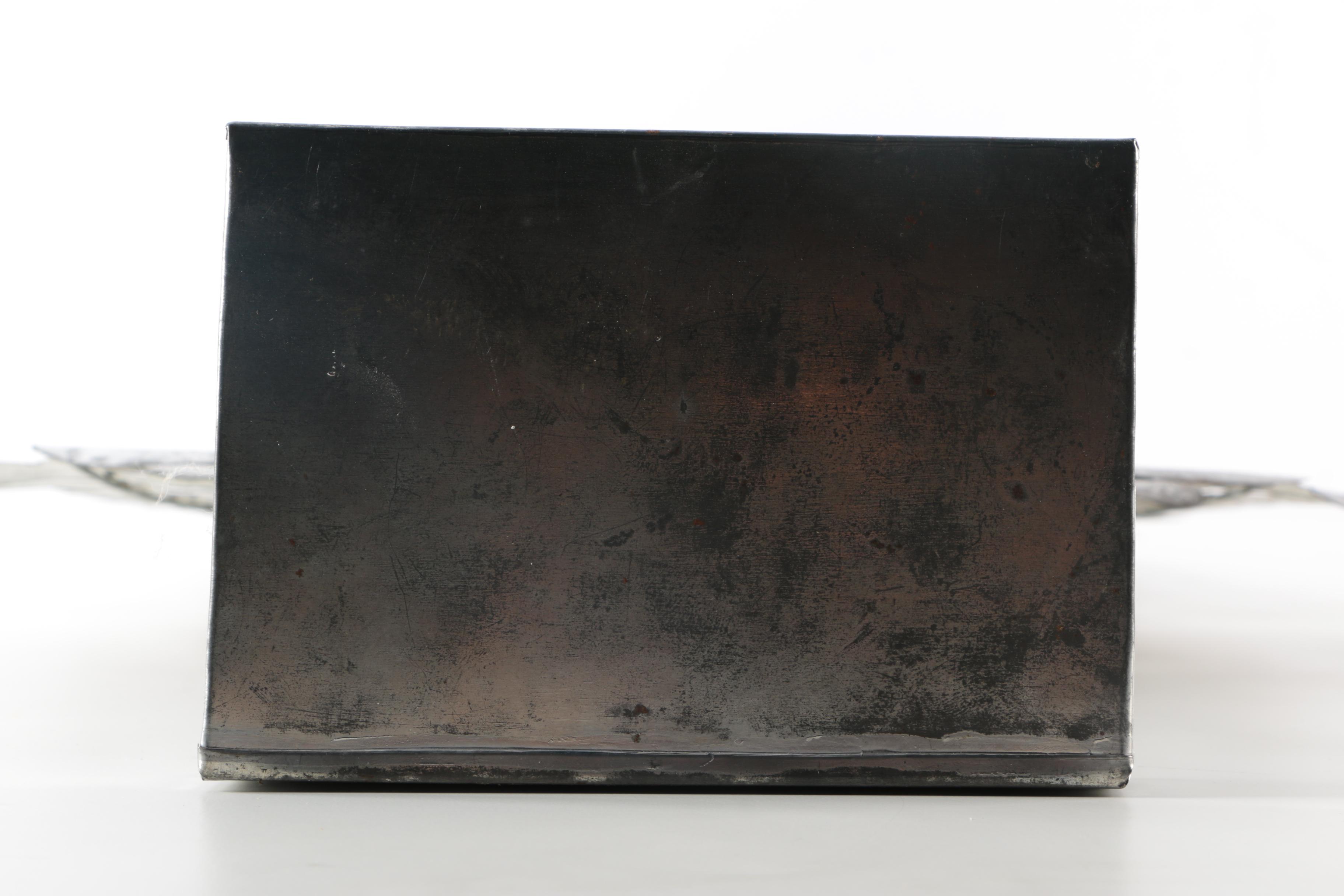 Metal Silhouetted Floral Urn Décor