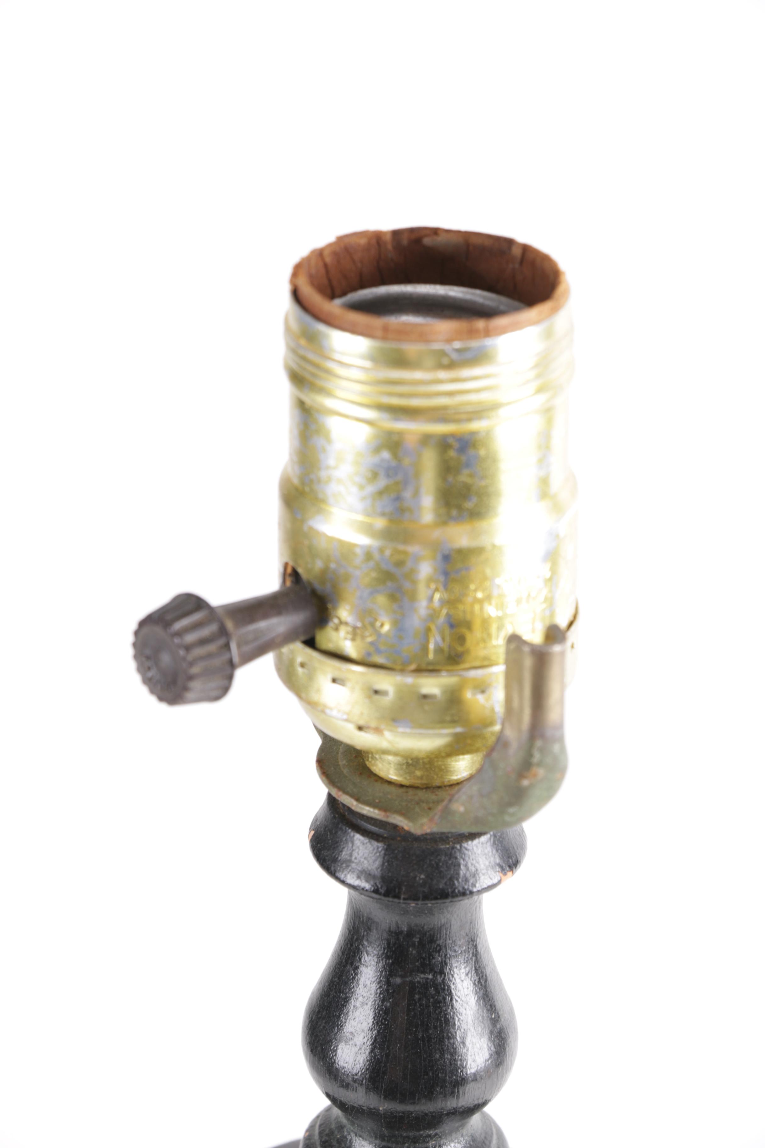 Metal Lamp with Foliate Design