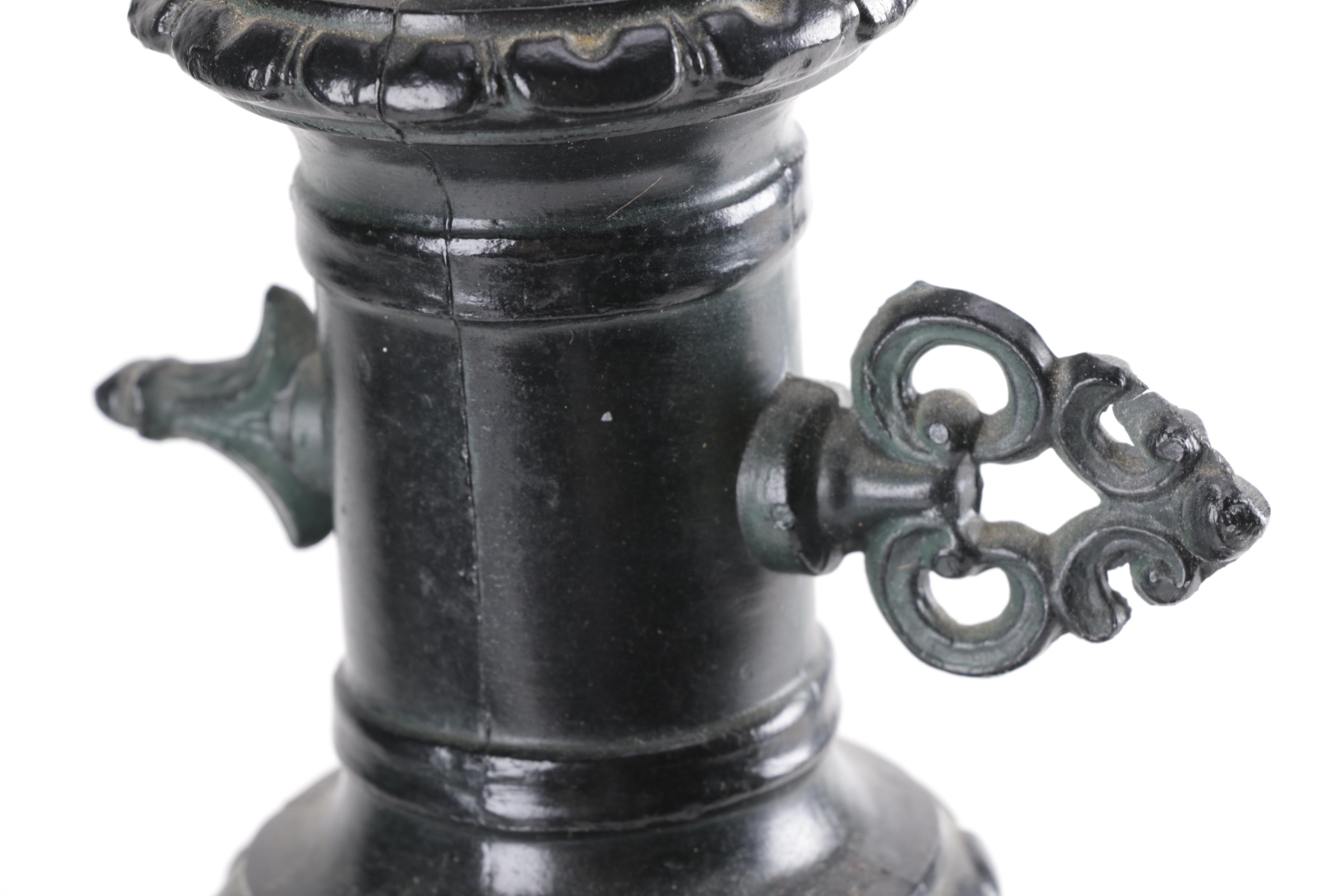 Metal Lamp with Foliate Design